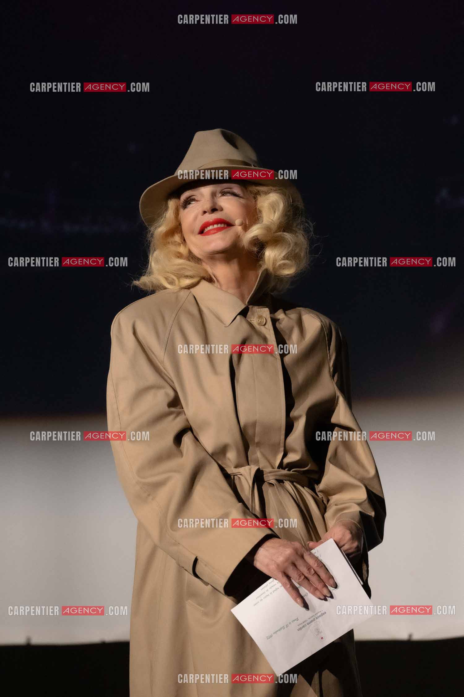 L'actrice Cyrielle Clair dans le rôle de “Marlène Dietrich conféssions intimes“ lors du festival Pierre Cardin à Lacoste en 2024.  ( Exclusif )