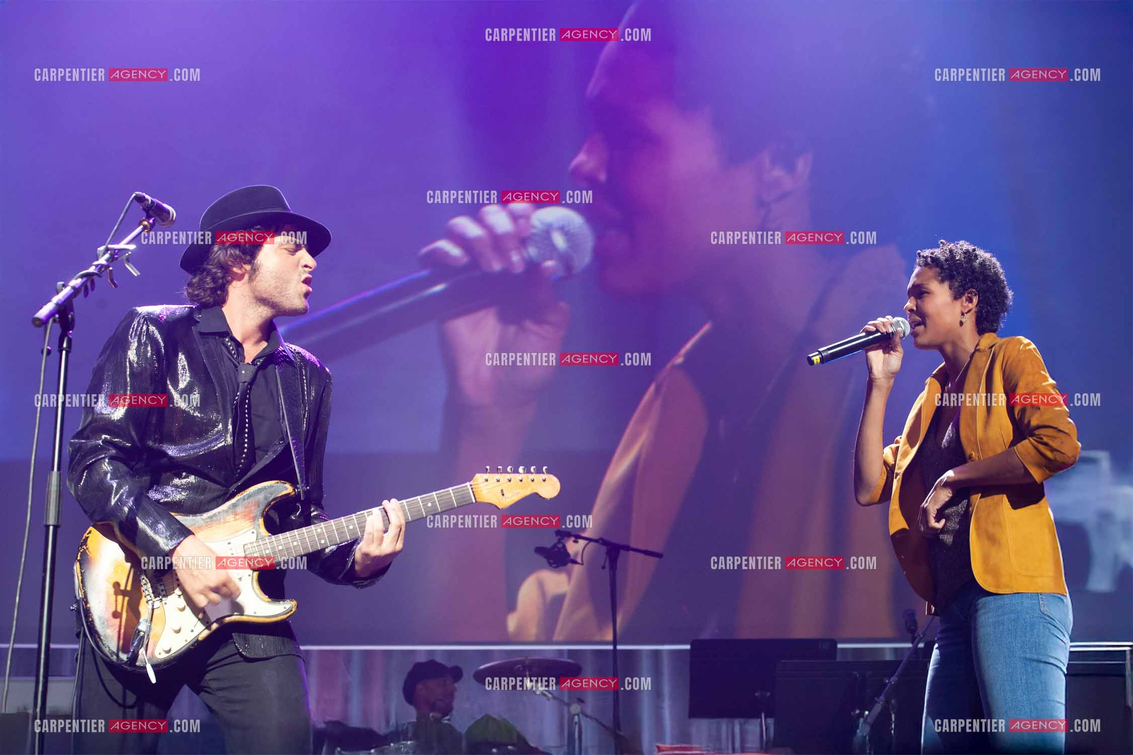 Concert au Zénith de Paris donné pour la journée internationale de la paix. Le chanteur Matthieu Chedid, dit “ M “ accompagne la chanteuse allemande Ayo.  ( Exclusif )