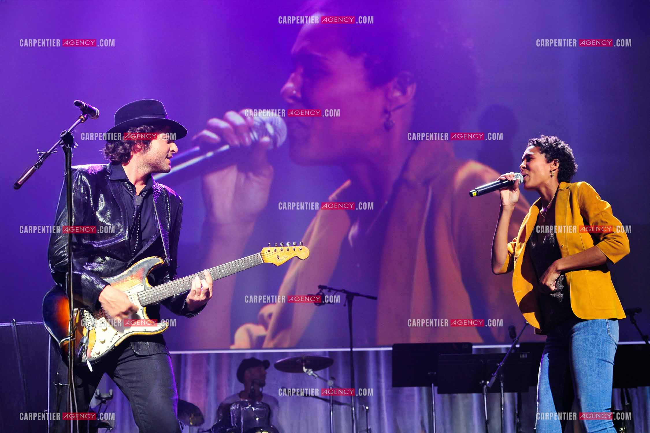 Concert au Zénith de Paris donné pour la journée internationale de la paix. Le chanteur Matthieu Chedid, dit “ M “ accompagne la chanteuse allemande Ayo.  ( Exclusif )