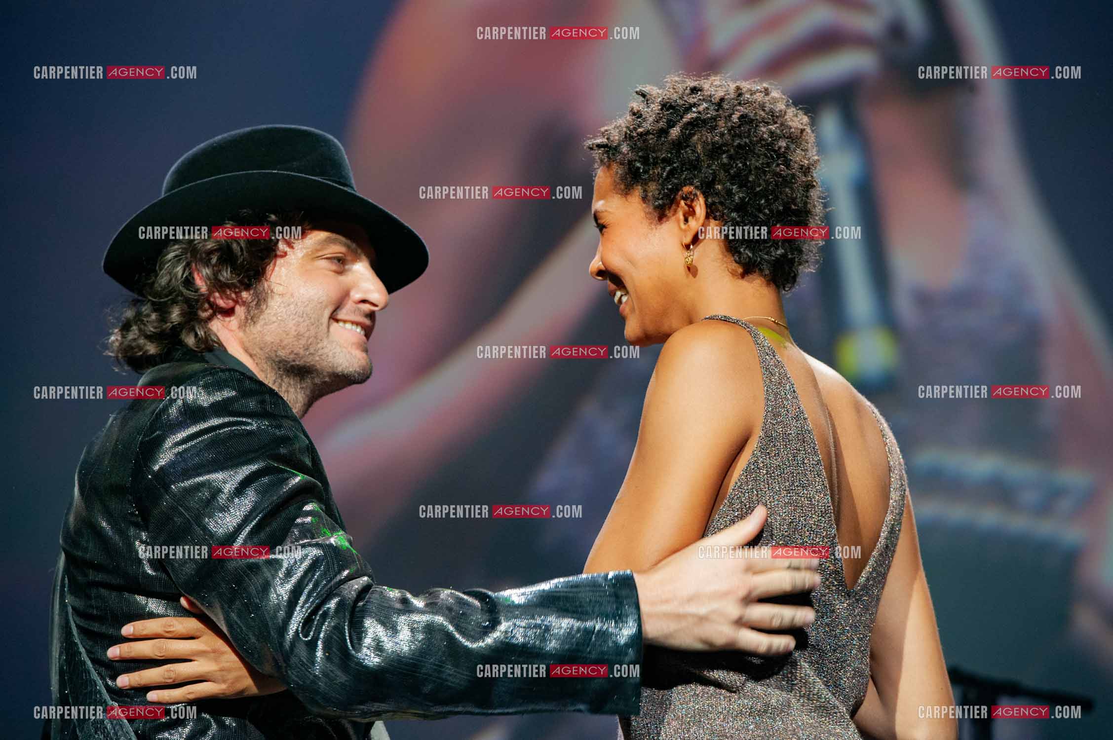 Concert au Zénith de Paris donné pour la journée internationale de la paix. Le chanteur Matthieu Chedid, dit “ M “ accompagne la chanteuse allemande Ayo.  ( Exclusif )