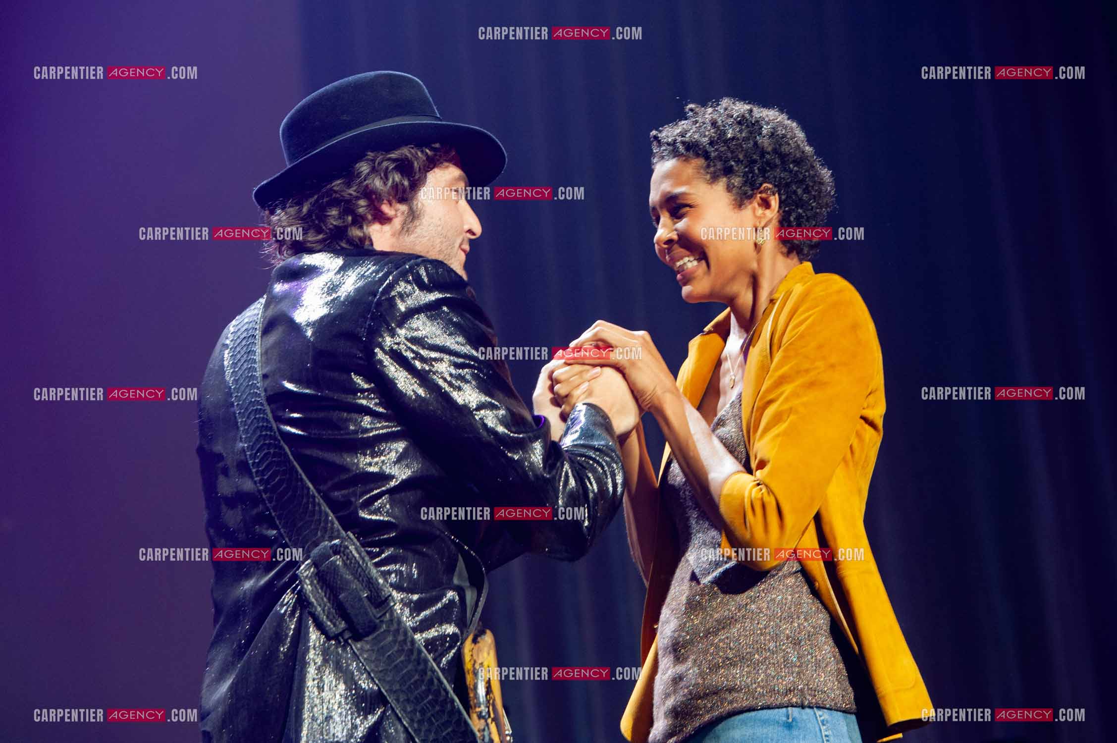 Concert au Zénith de Paris donné pour la journée internationale de la paix. Le chanteur Matthieu Chedid, dit “ M “ accompagne la chanteuse allemande Ayo.  ( Exclusif )