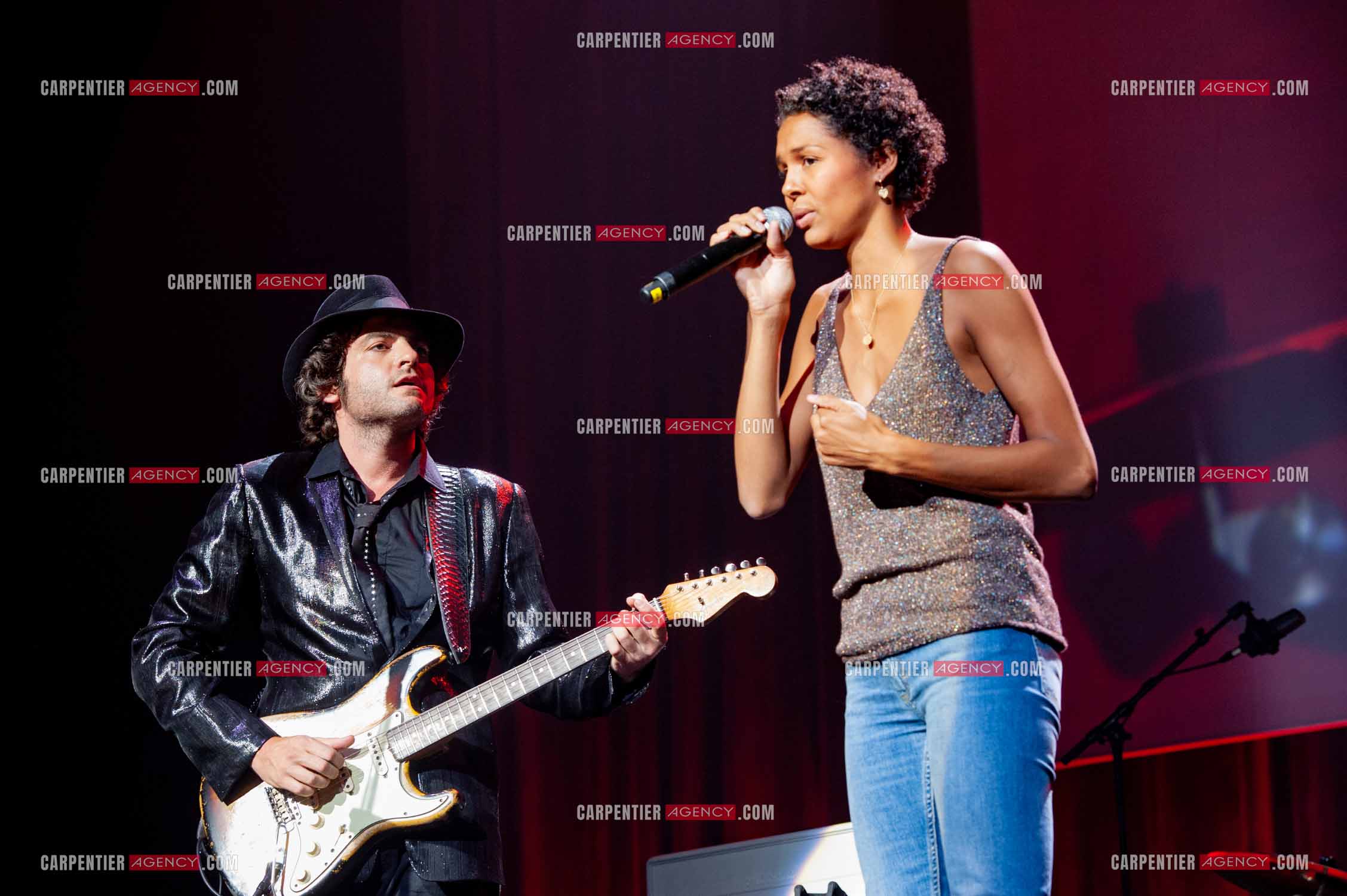 Concert au Zénith de Paris donné pour la journée internationale de la paix. Le chanteur Matthieu Chedid, dit “ M “ accompagne la chanteuse allemande Ayo.  ( Exclusif )