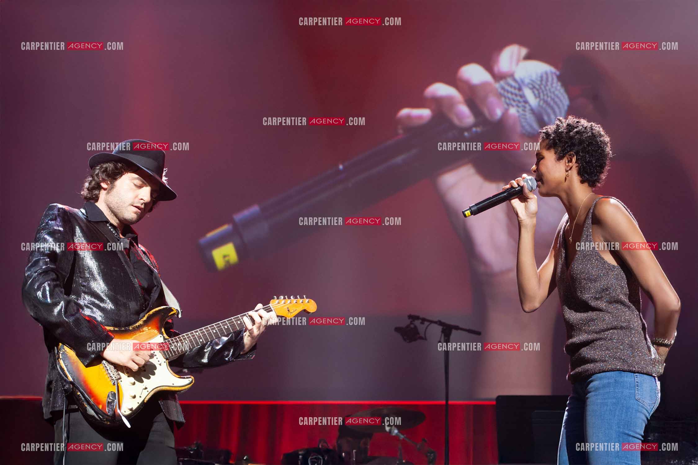 Concert au Zénith de Paris donné pour la journée internationale de la paix. Le chanteur Matthieu Chedid, dit “ M “ accompagne la chanteuse allemande Ayo.  ( Exclusif )