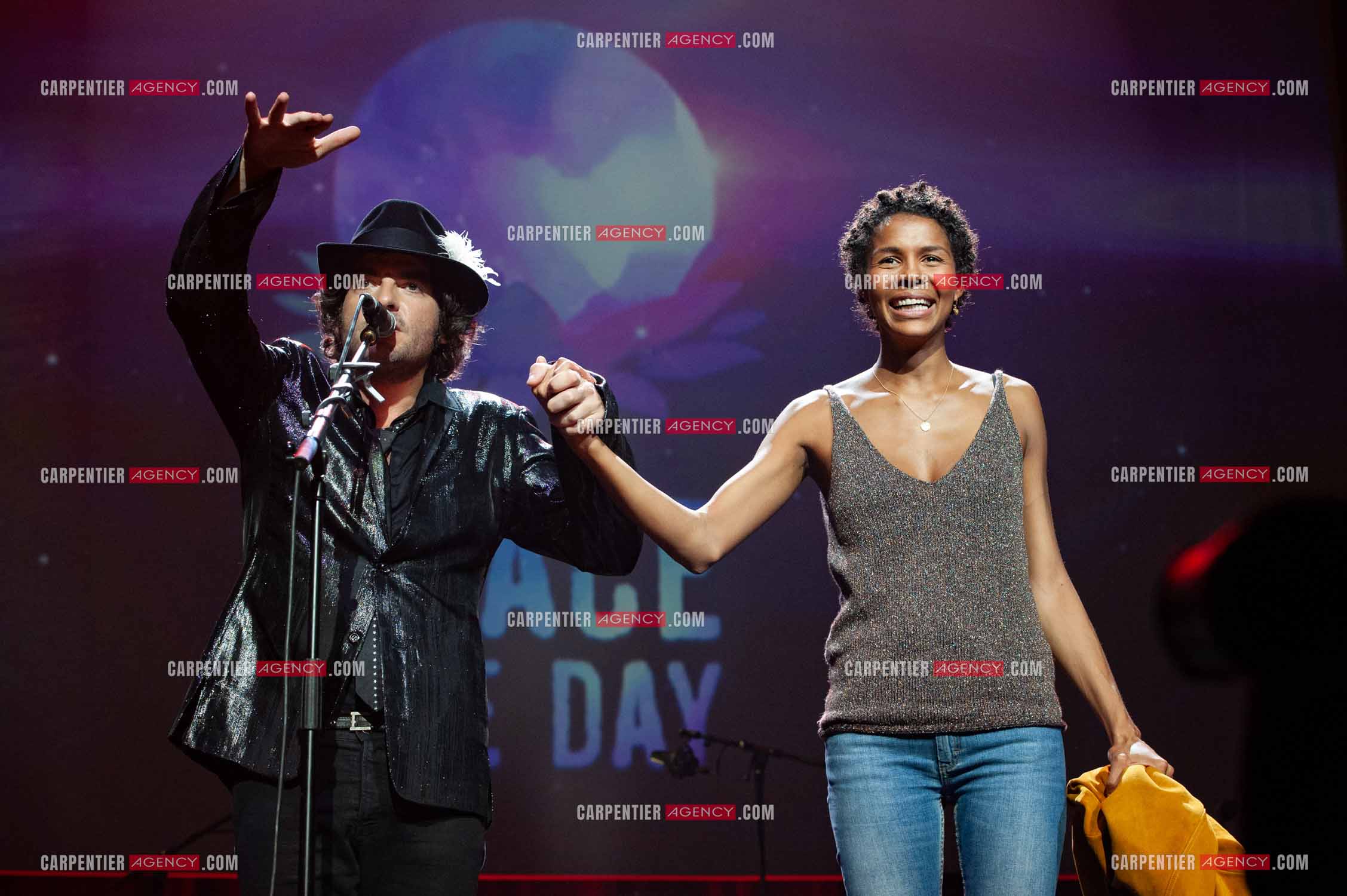 Concert au Zénith de Paris donné pour la journée internationale de la paix. Le chanteur Matthieu Chedid, dit “ M “ accompagne la chanteuse allemande Ayo.  ( Exclusif )