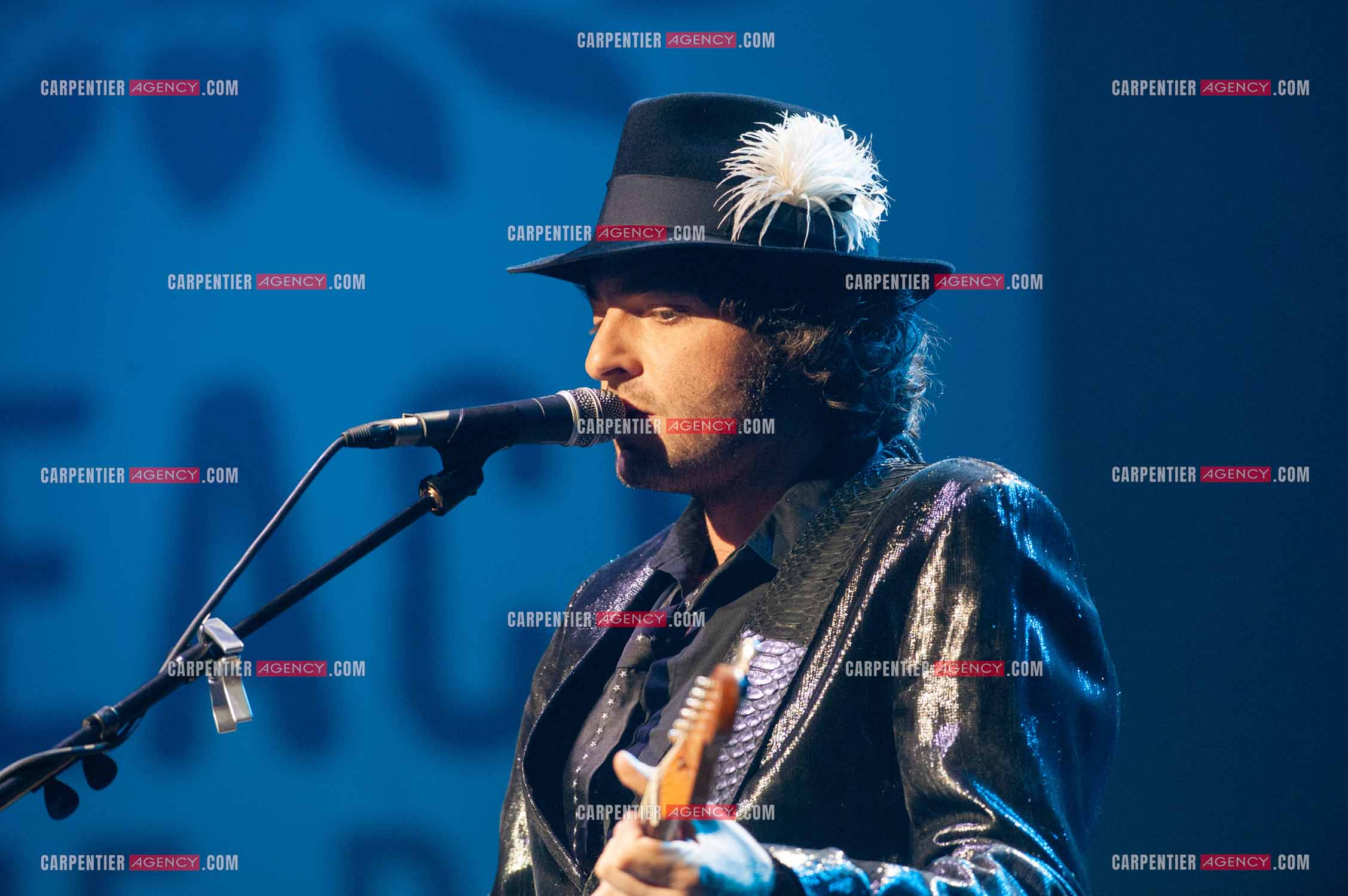Concert au Zénith de Paris donné pour la journée internationale de la paix. Le chanteur Matthieu Chedid, dit “ M “.  ( Exclusif )