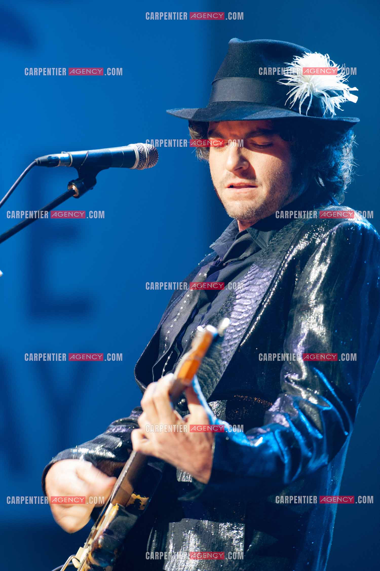 Concert au Zénith de Paris donné pour la journée internationale de la paix. Le chanteur Matthieu Chedid, dit “ M “.  ( Exclusif )