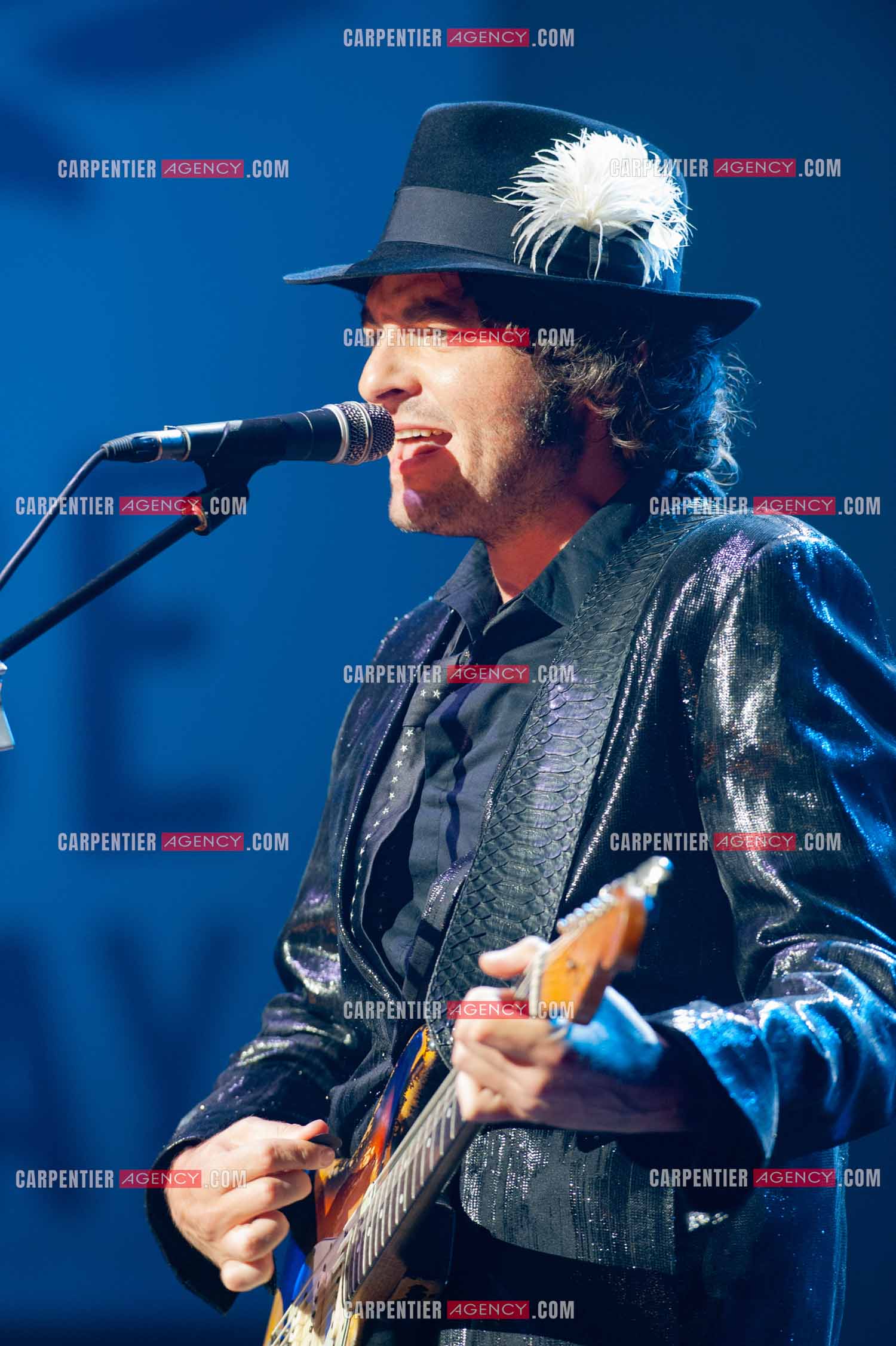 Concert au Zénith de Paris donné pour la journée internationale de la paix. Le chanteur Matthieu Chedid, dit “ M “.  ( Exclusif )