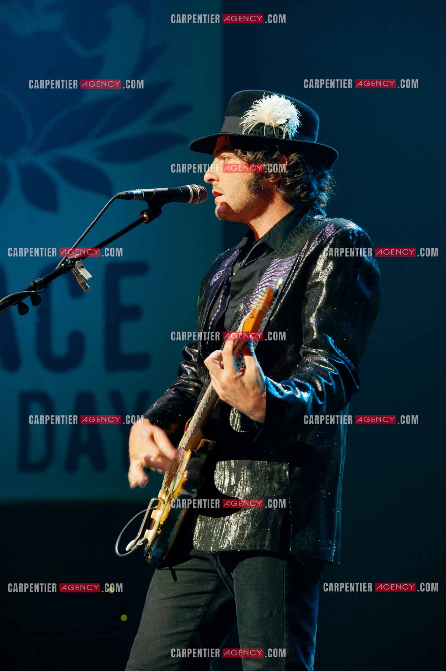 Concert au Zénith de Paris donné pour la journée internationale de la paix. Le chanteur Matthieu Chedid, dit “ M “.  ( Exclusif )