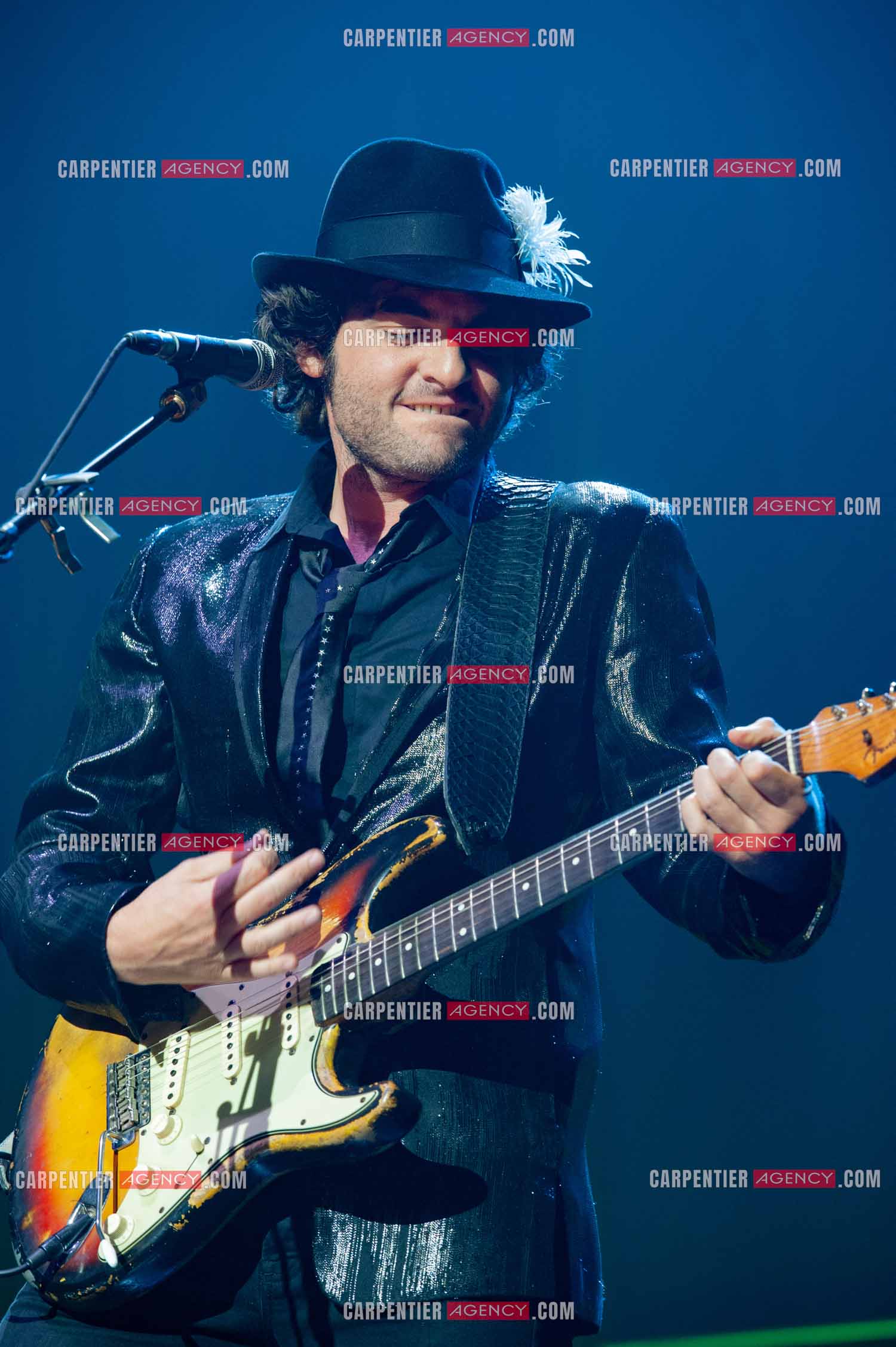 Concert au Zénith de Paris donné pour la journée internationale de la paix. Le chanteur Matthieu Chedid, dit “ M “.  ( Exclusif )