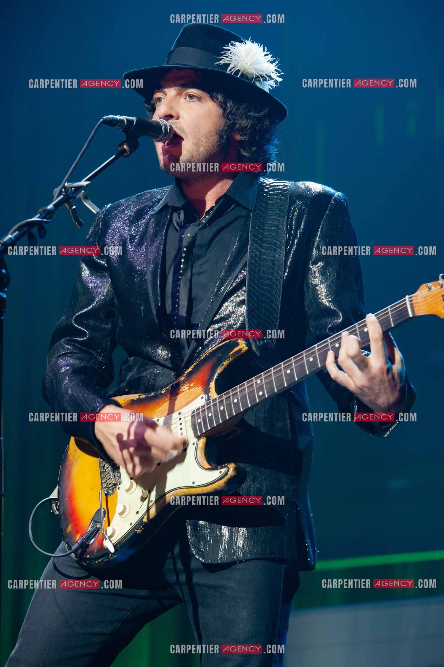 Concert au Zénith de Paris donné pour la journée internationale de la paix. Le chanteur Matthieu Chedid, dit “ M “.  ( Exclusif )