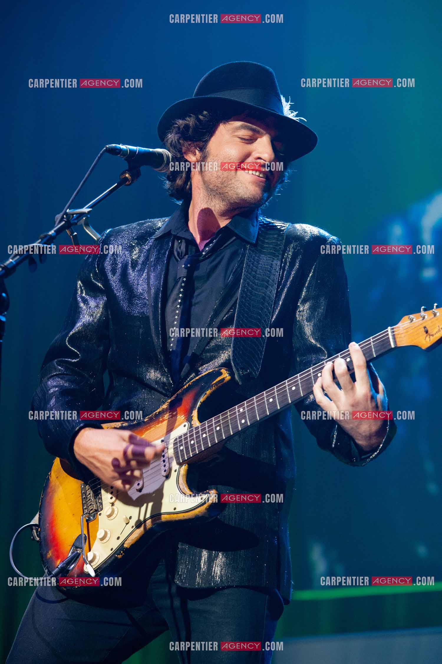 Concert au Zénith de Paris donné pour la journée internationale de la paix. Le chanteur Matthieu Chedid, dit “ M “.  ( Exclusif )