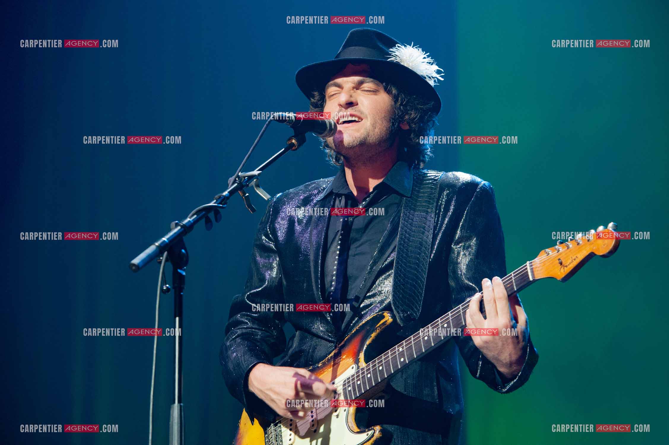 Concert au Zénith de Paris donné pour la journée internationale de la paix. Le chanteur Matthieu Chedid, dit “ M “.  ( Exclusif )