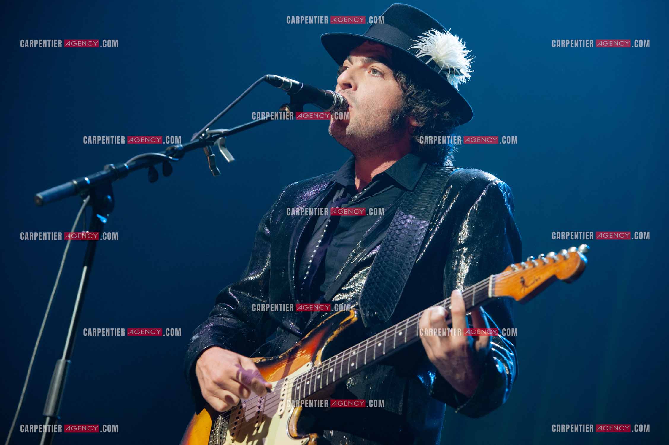 Concert au Zénith de Paris donné pour la journée internationale de la paix. Le chanteur Matthieu Chedid, dit “ M “.  ( Exclusif )