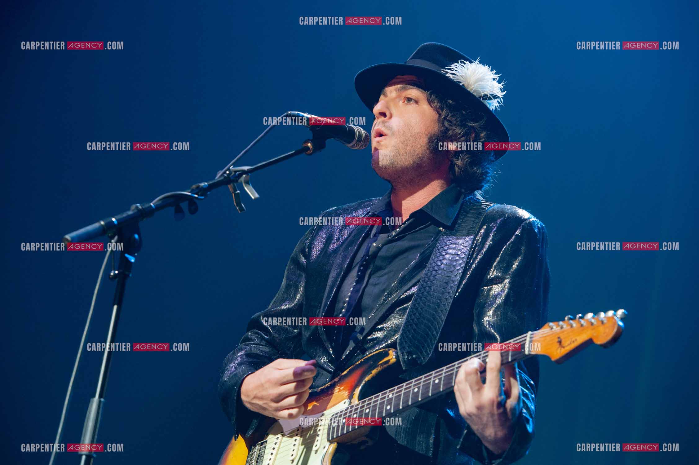 Concert au Zénith de Paris donné pour la journée internationale de la paix. Le chanteur Matthieu Chedid, dit “ M “.  ( Exclusif )