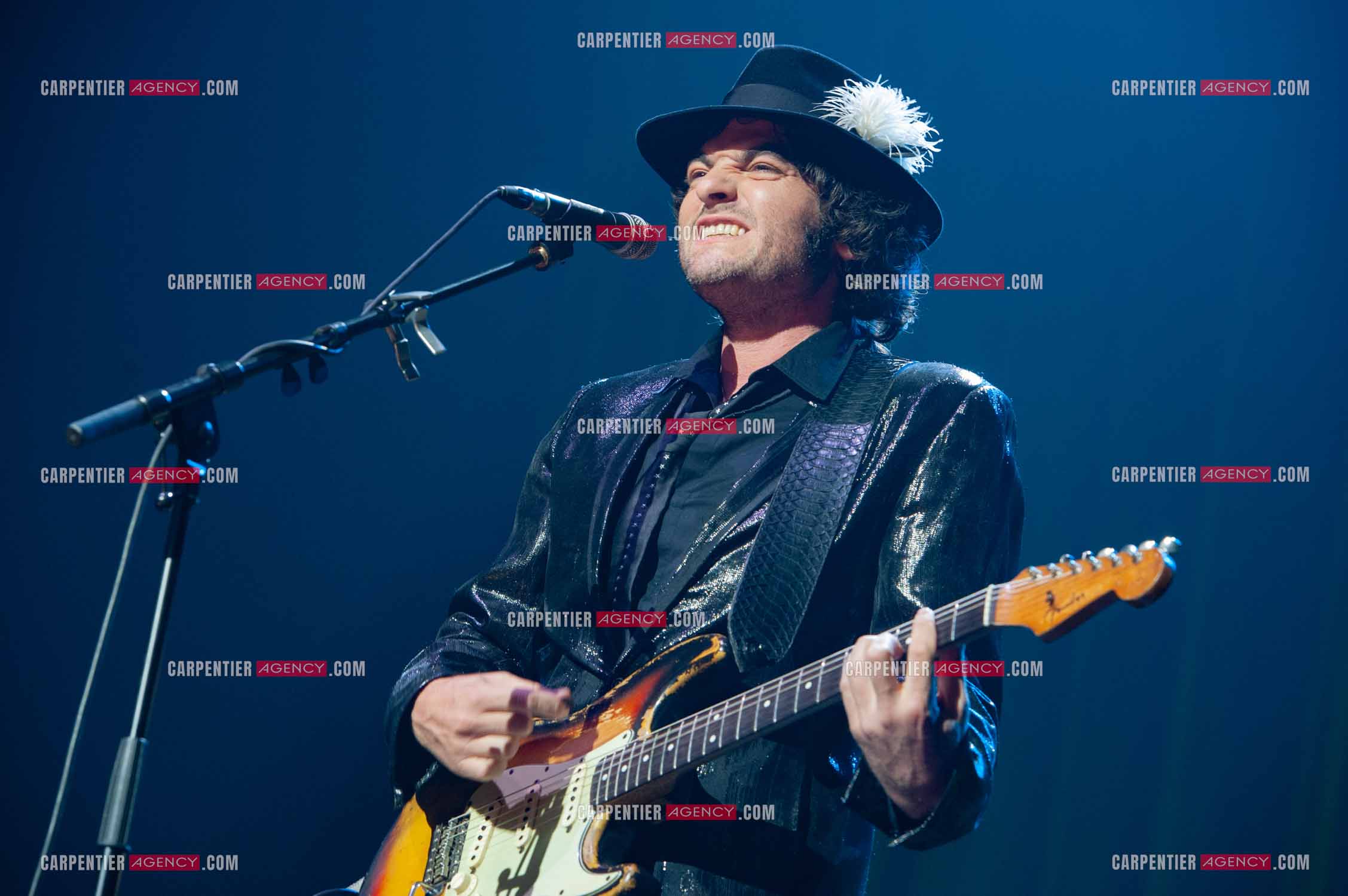 Concert au Zénith de Paris donné pour la journée internationale de la paix. Le chanteur Matthieu Chedid, dit “ M “.  ( Exclusif )