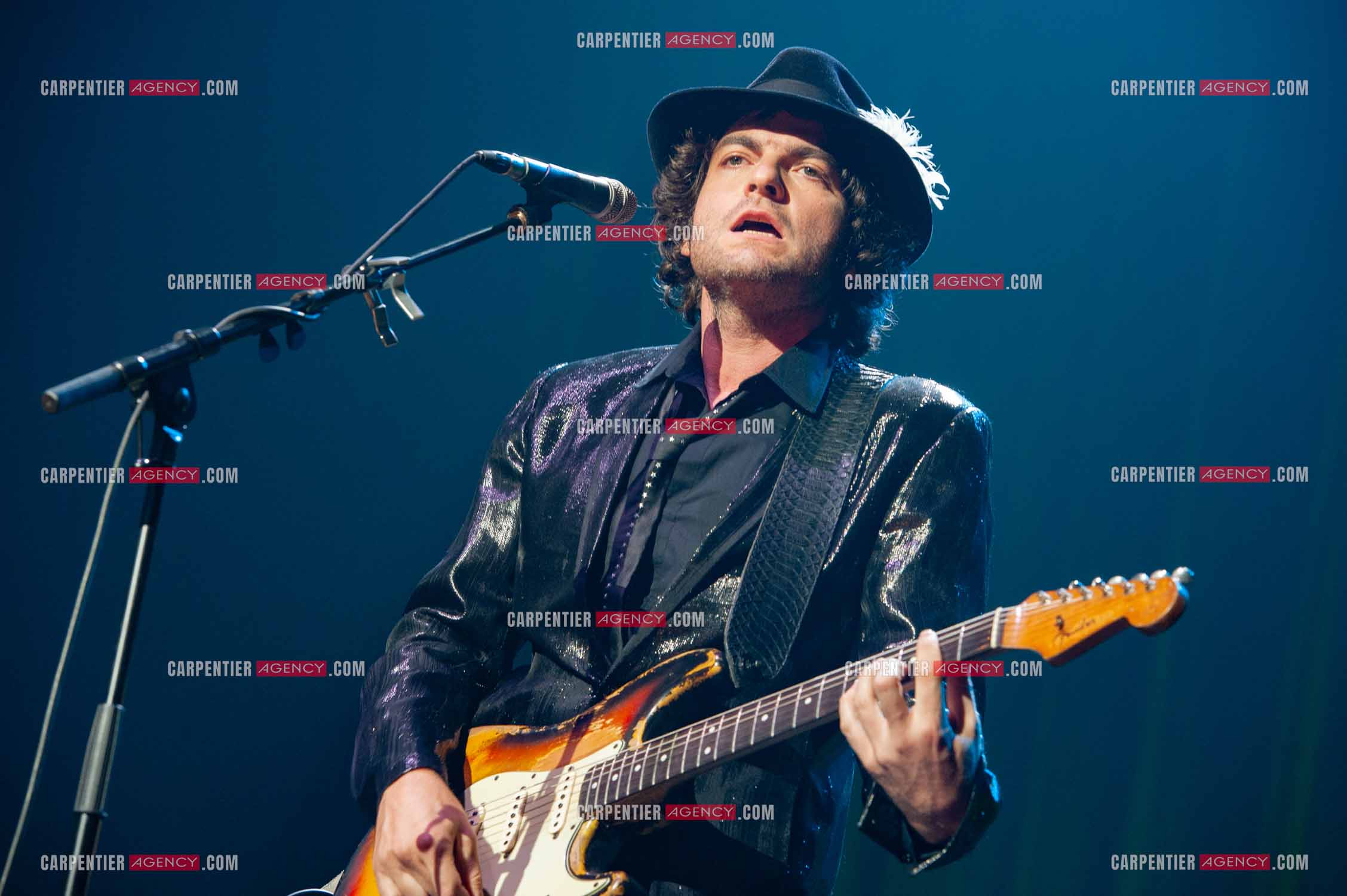 Concert au Zénith de Paris donné pour la journée internationale de la paix. Le chanteur Matthieu Chedid, dit “ M “.  ( Exclusif )