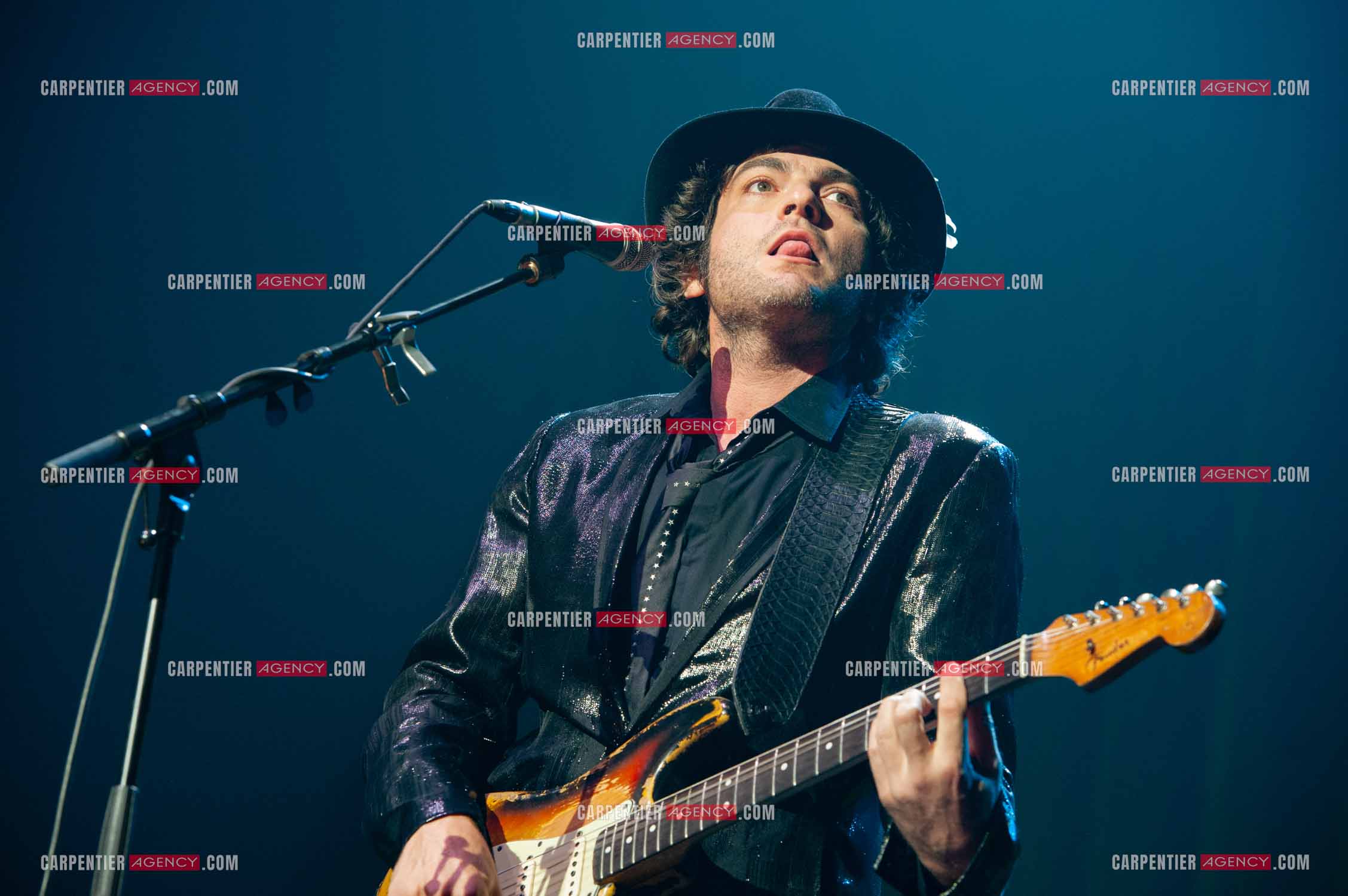 Concert au Zénith de Paris donné pour la journée internationale de la paix. Le chanteur Matthieu Chedid, dit “ M “.  ( Exclusif )