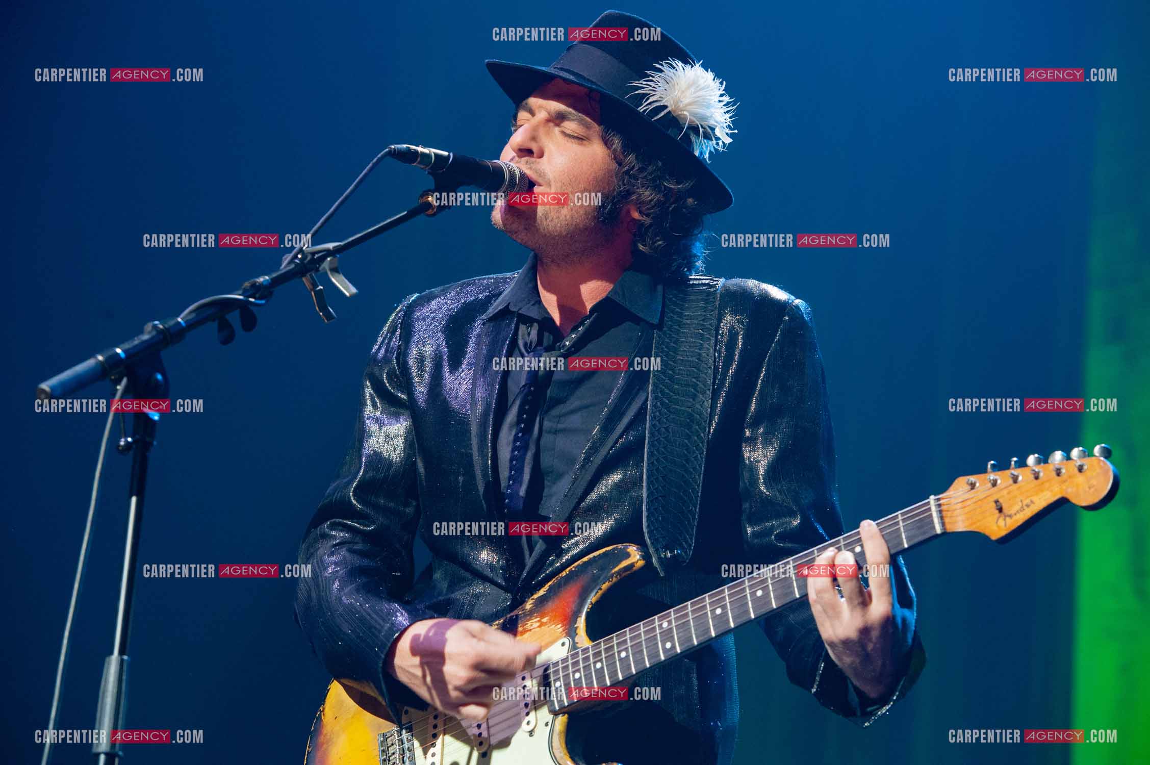 Concert au Zénith de Paris donné pour la journée internationale de la paix. Le chanteur Matthieu Chedid, dit “ M “.  ( Exclusif )