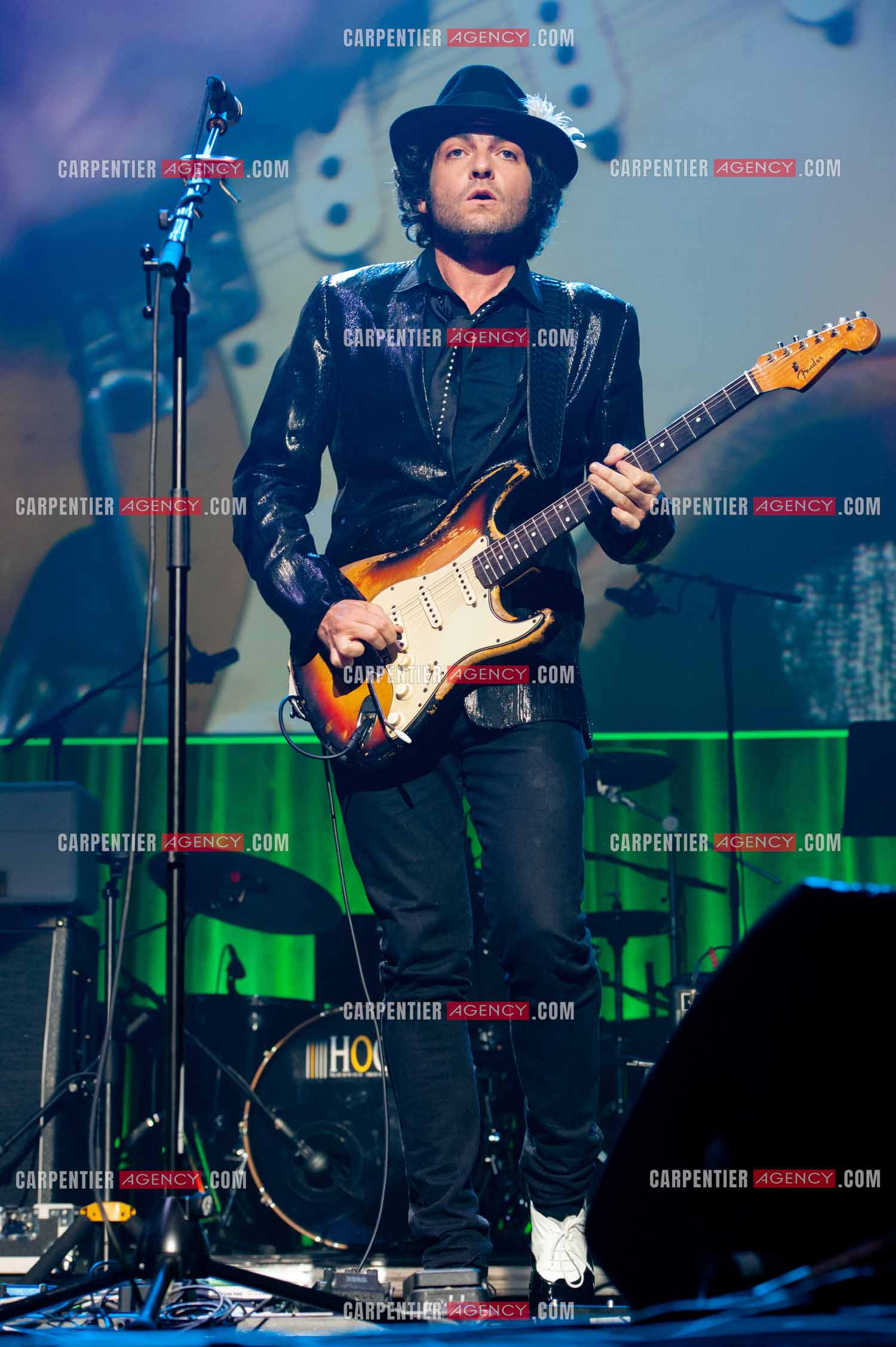 Concert au Zénith de Paris donné pour la journée internationale de la paix. Le chanteur Matthieu Chedid, dit “ M “.  ( Exclusif )