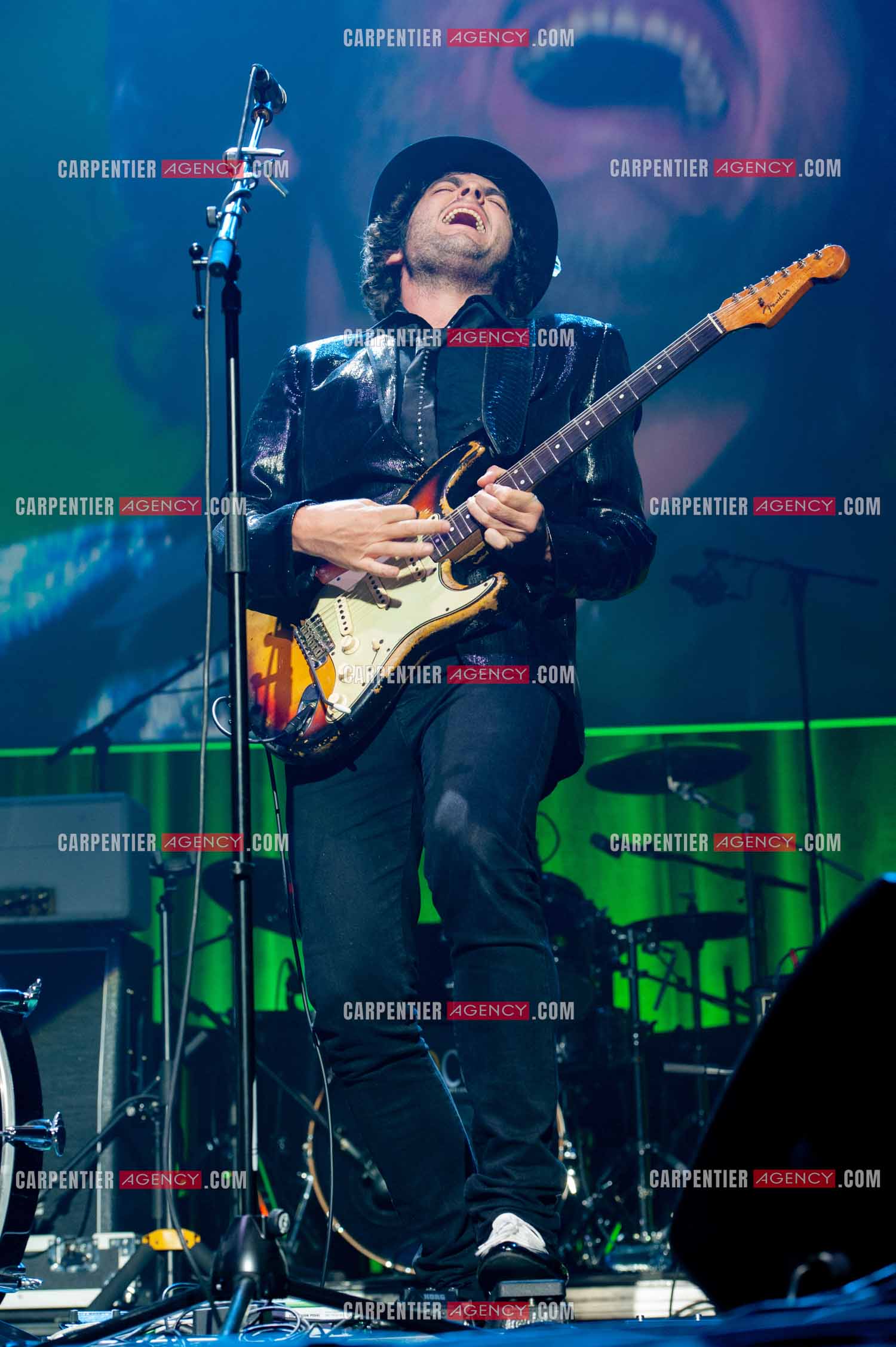 Concert au Zénith de Paris donné pour la journée internationale de la paix. Le chanteur Matthieu Chedid, dit “ M “.  ( Exclusif )