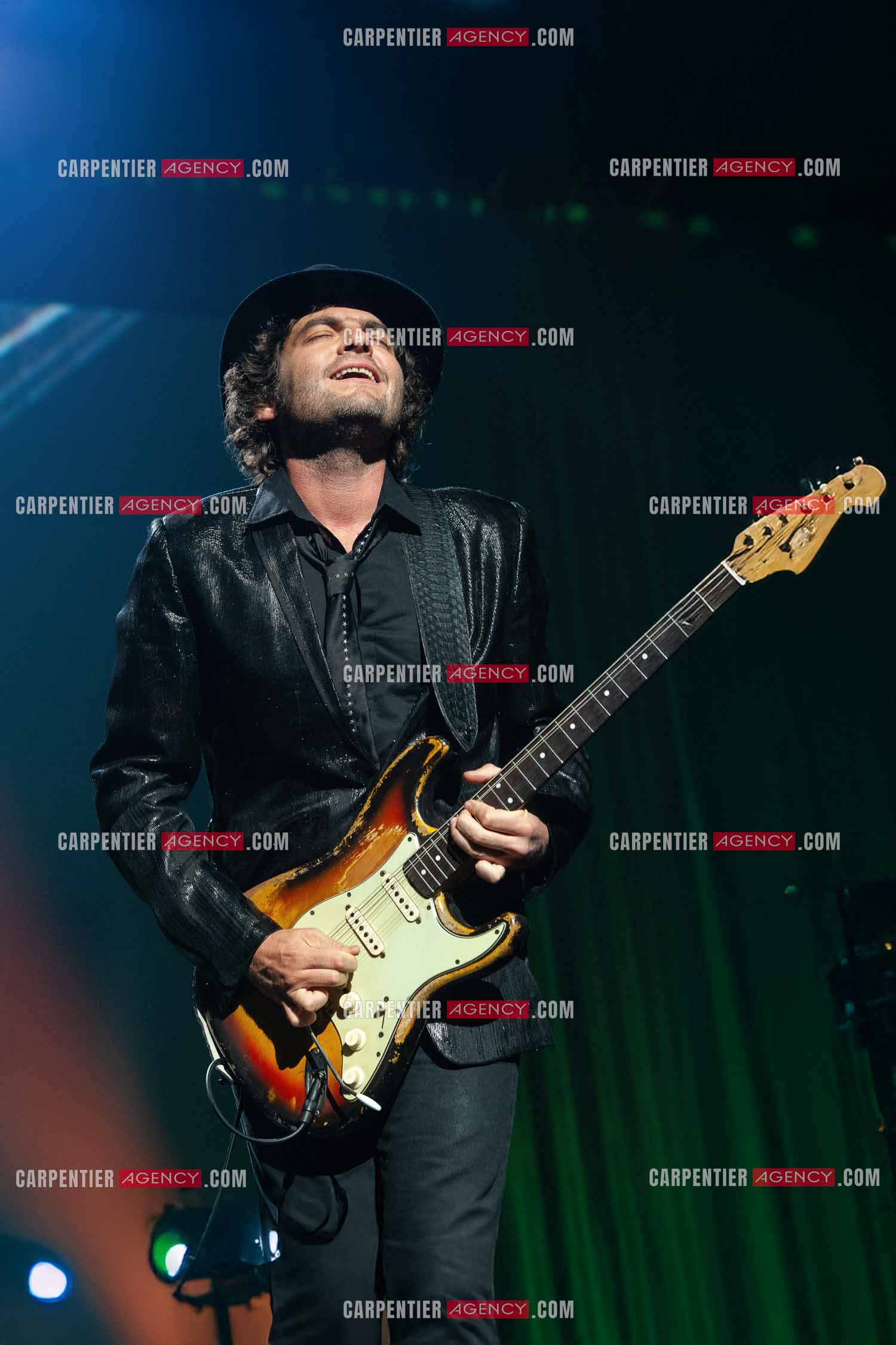Concert au Zénith de Paris donné pour la journée internationale de la paix. Le chanteur Matthieu Chedid, dit “ M “.  ( Exclusif )
