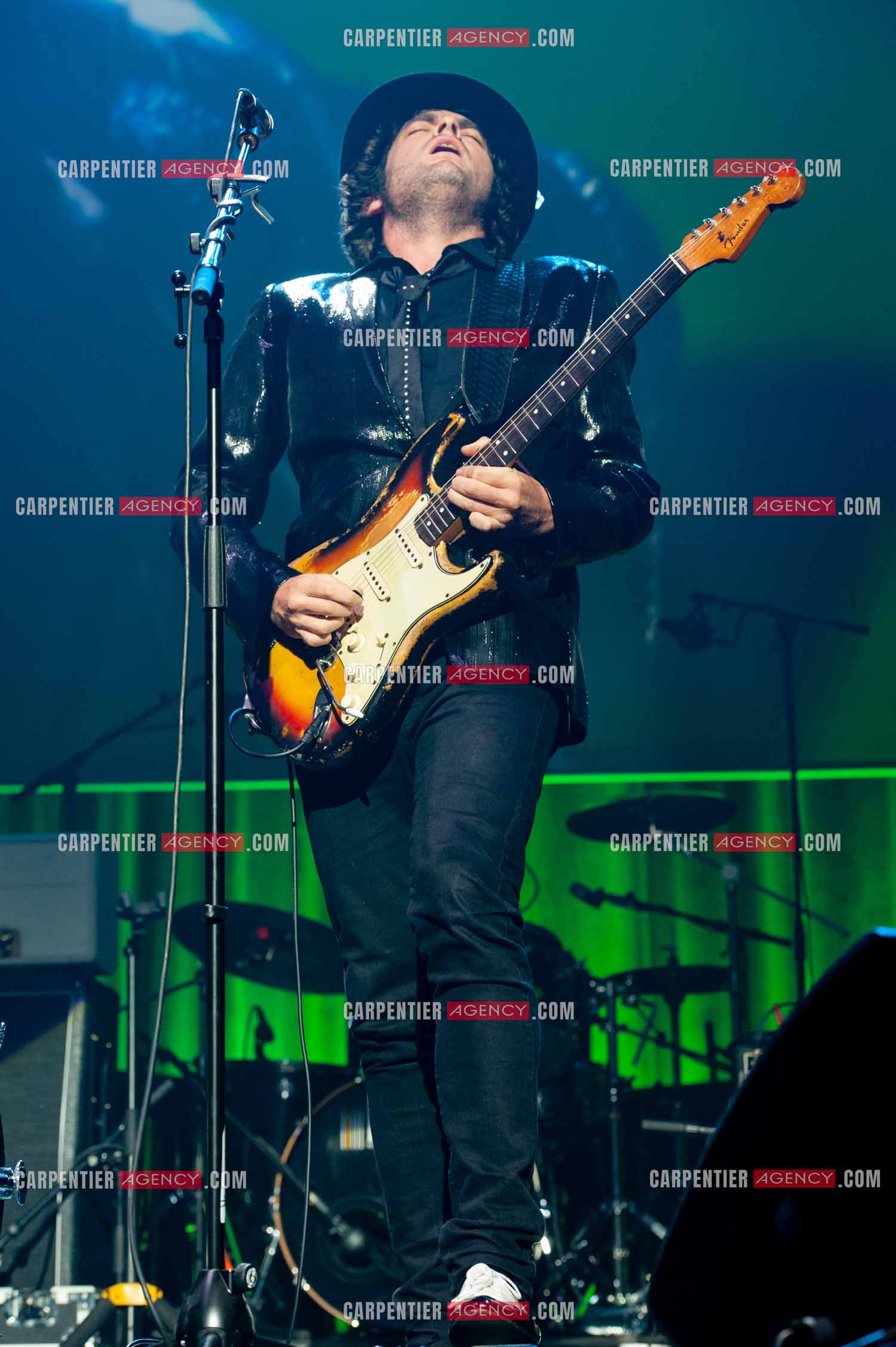 Concert au Zénith de Paris donné pour la journée internationale de la paix. Le chanteur Matthieu Chedid, dit “ M “.  ( Exclusif )