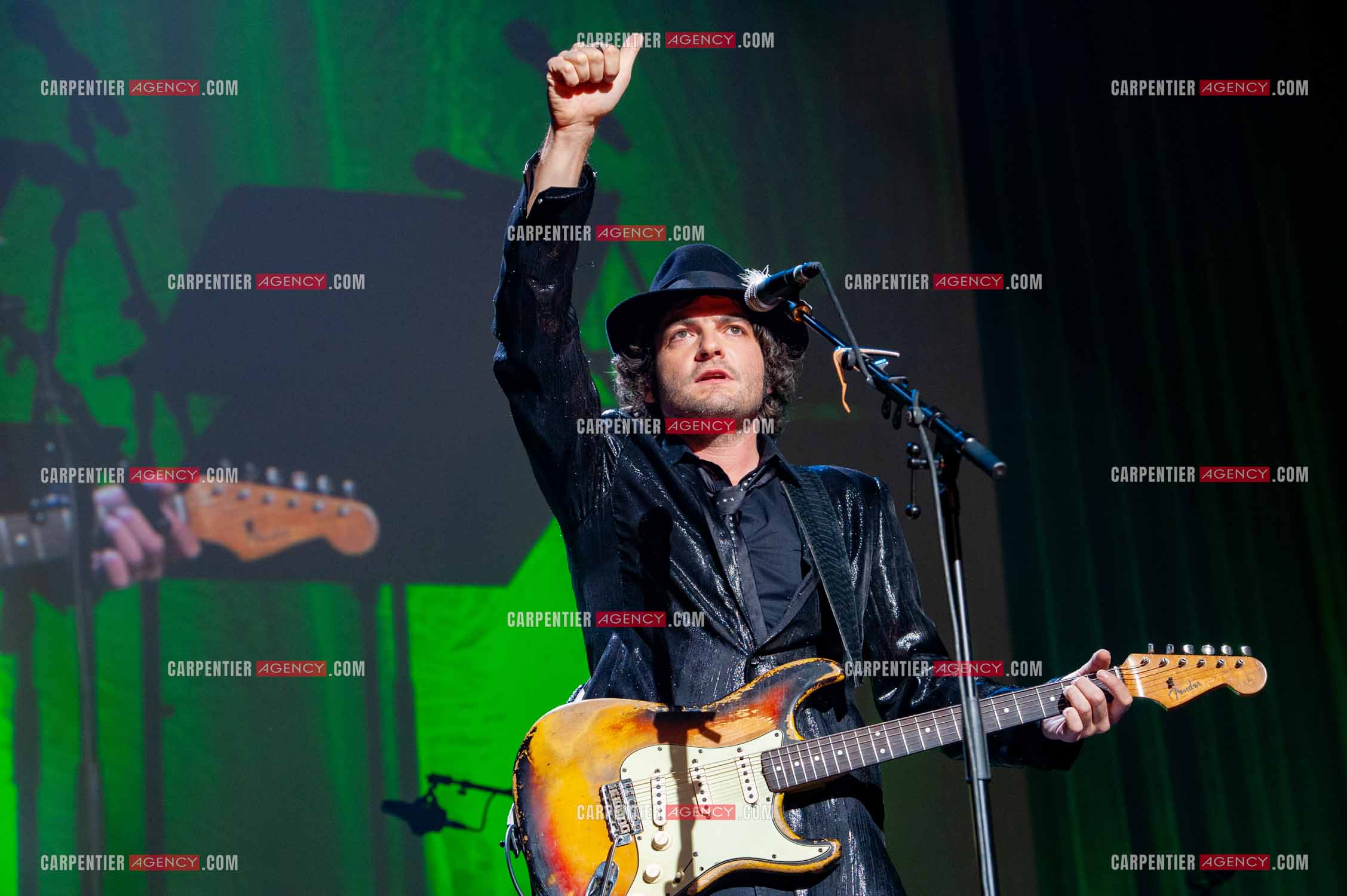 Concert au Zénith de Paris donné pour la journée internationale de la paix. Le chanteur Matthieu Chedid, dit “ M “.  ( Exclusif )