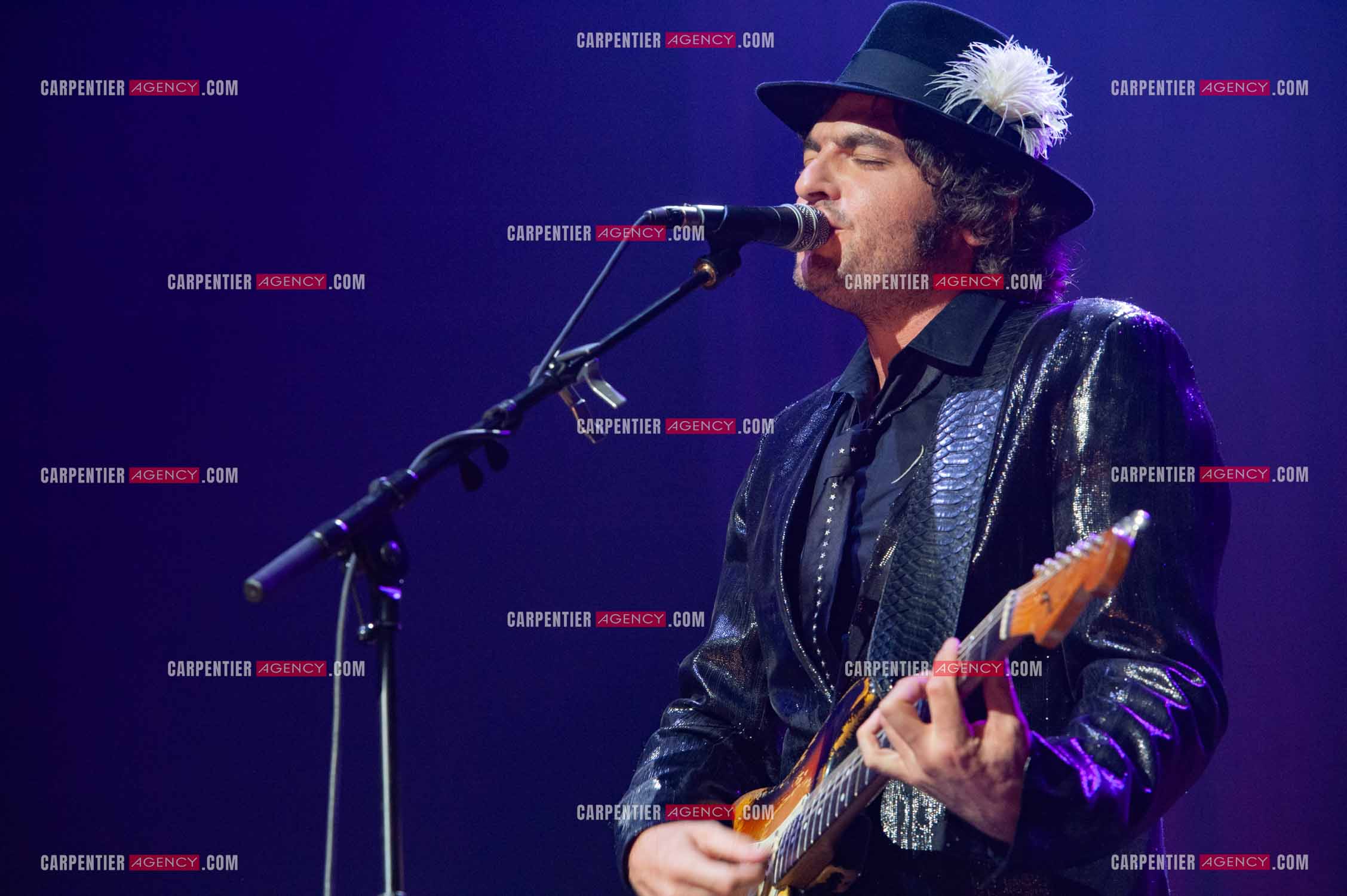 Concert au Zénith de Paris donné pour la journée internationale de la paix. Le chanteur Matthieu Chedid, dit “ M “.  ( Exclusif )