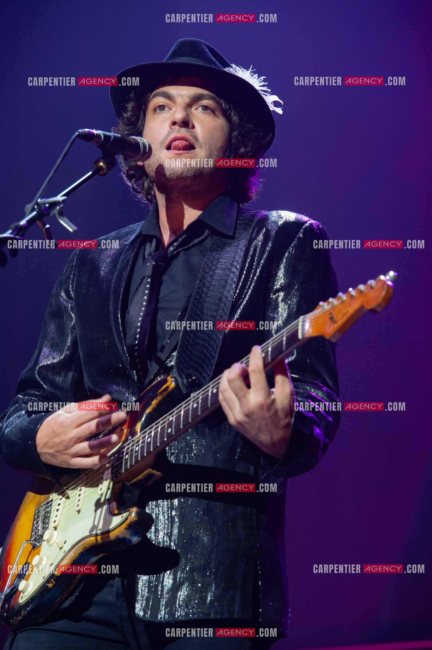 Concert au Zénith de Paris donné pour la journée internationale de la paix. Le chanteur Matthieu Chedid, dit “ M “.  ( Exclusif )