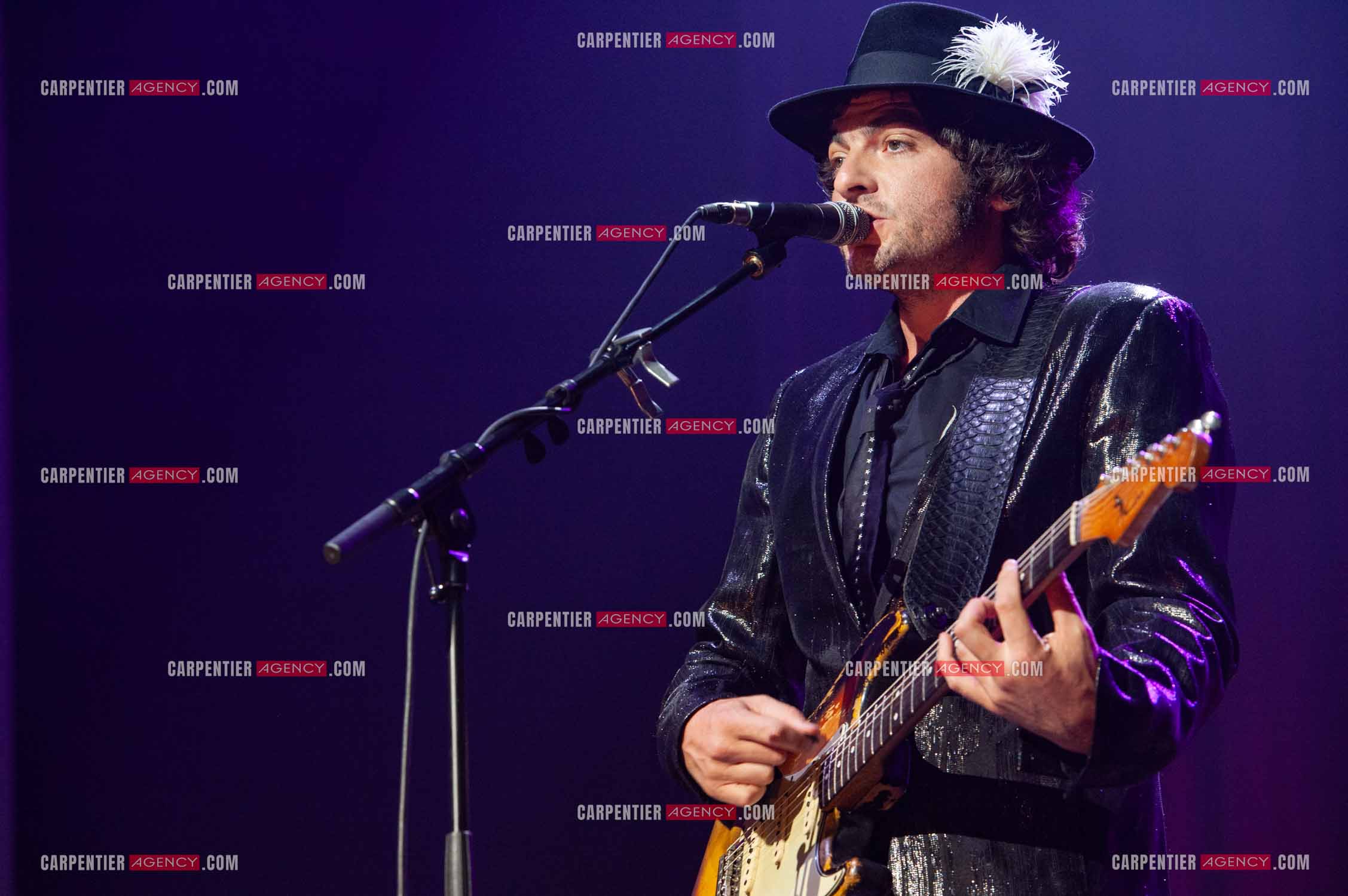 Concert au Zénith de Paris donné pour la journée internationale de la paix. Le chanteur Matthieu Chedid, dit “ M “.  ( Exclusif )