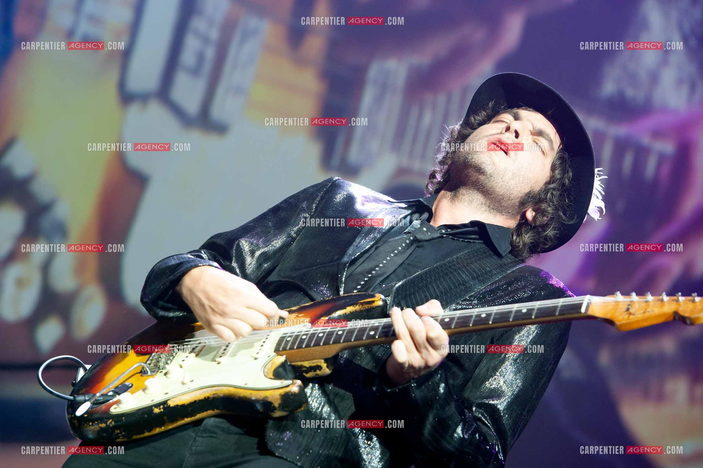 Concert au Zénith de Paris donné pour la journée internationale de la paix. Le chanteur Matthieu Chedid, dit “ M “.  ( Exclusif )