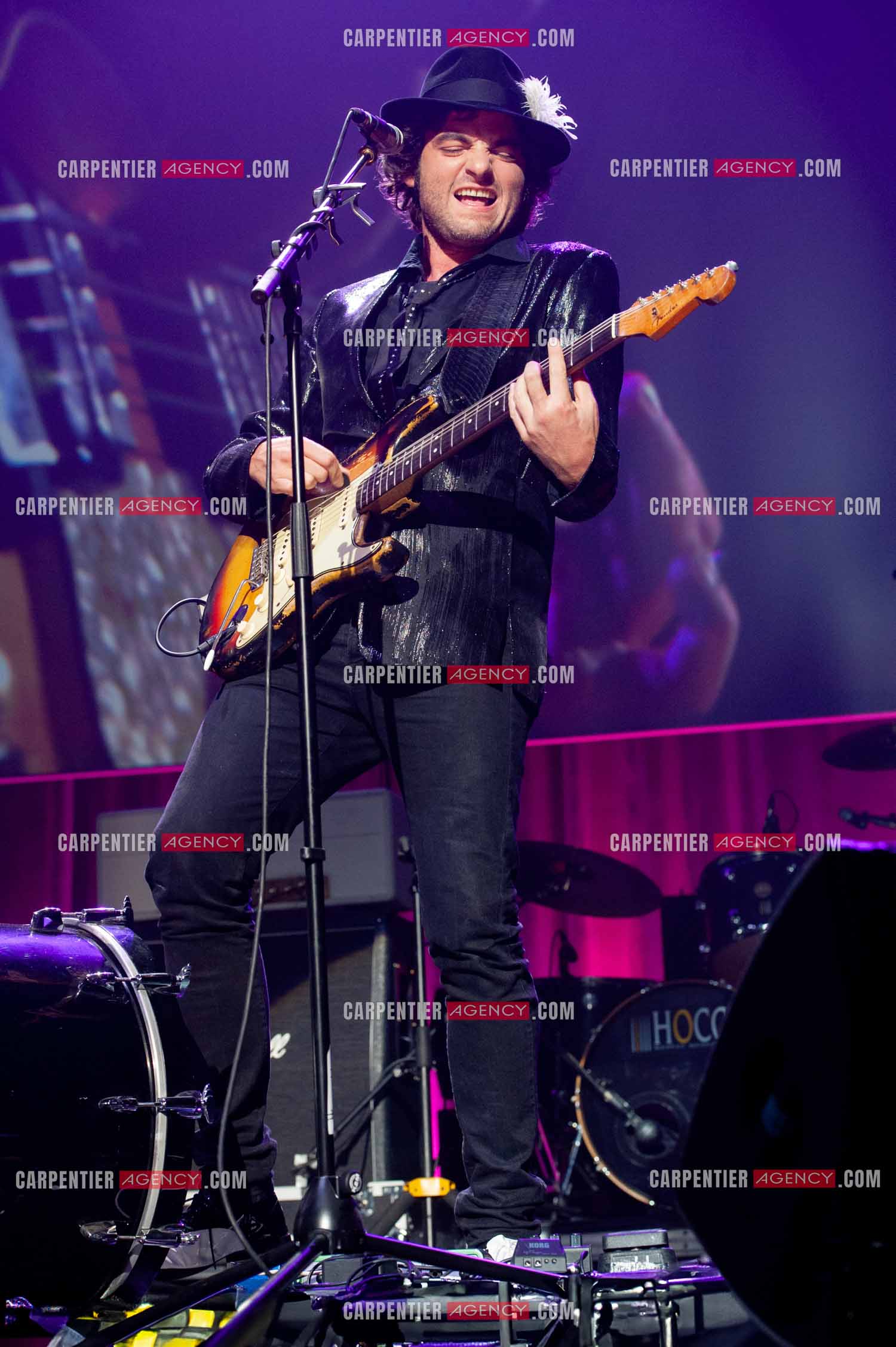 Concert au Zénith de Paris donné pour la journée internationale de la paix. Le chanteur Matthieu Chedid, dit “ M “.  ( Exclusif )