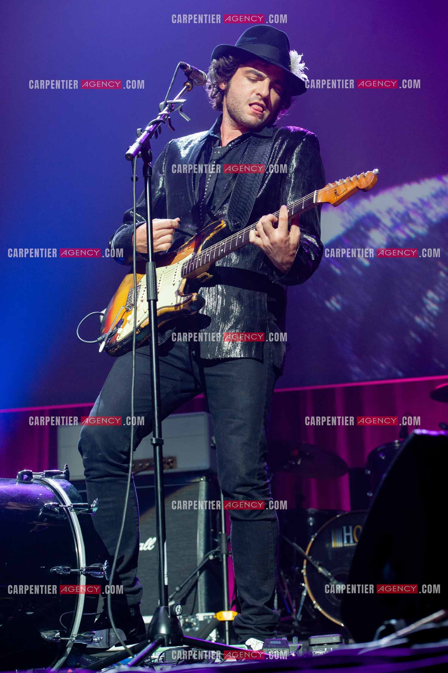 Concert au Zénith de Paris donné pour la journée internationale de la paix. Le chanteur Matthieu Chedid, dit “ M “.  ( Exclusif )
