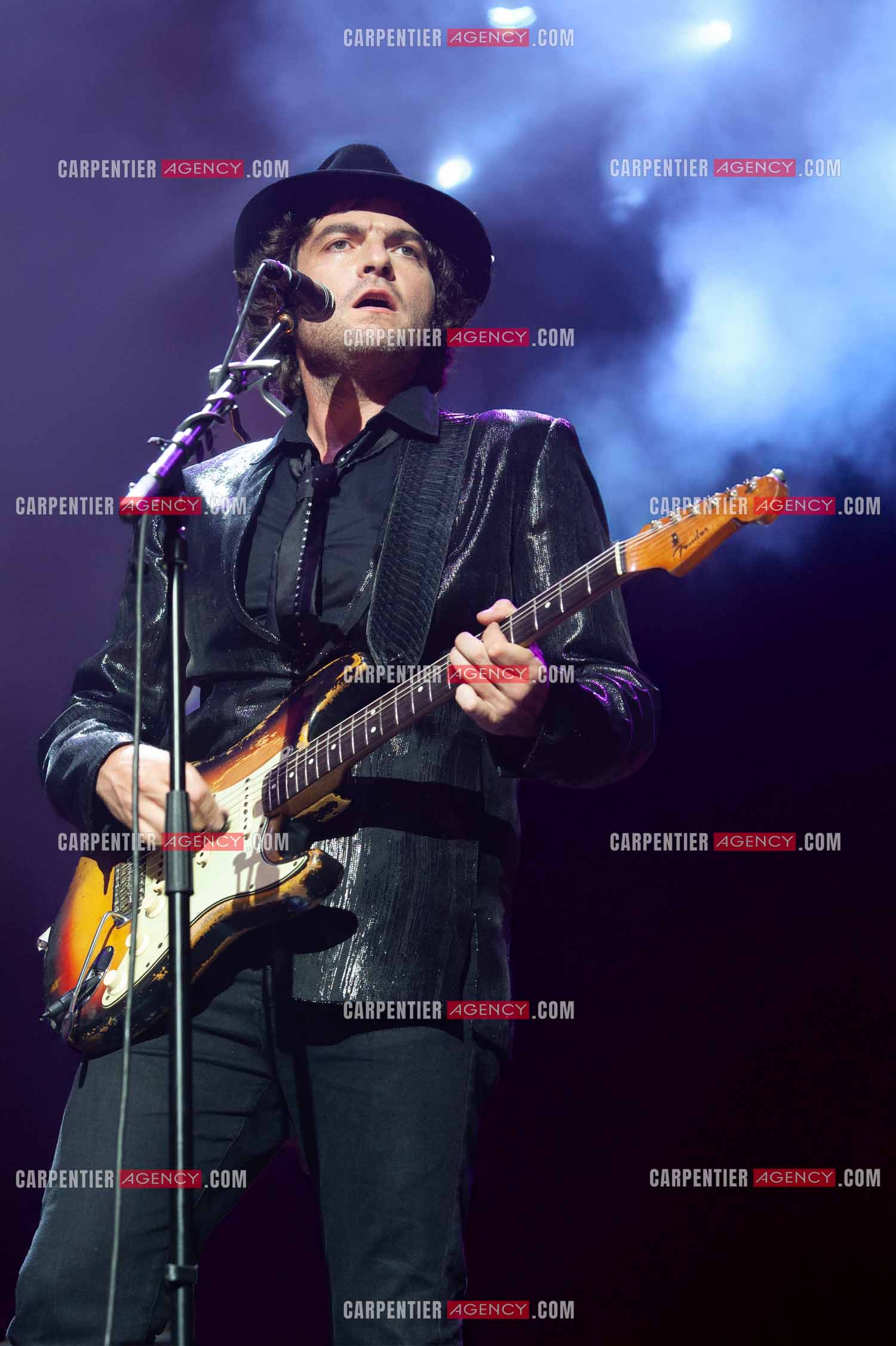 Concert au Zénith de Paris donné pour la journée internationale de la paix. Le chanteur Matthieu Chedid, dit “ M “.  ( Exclusif )