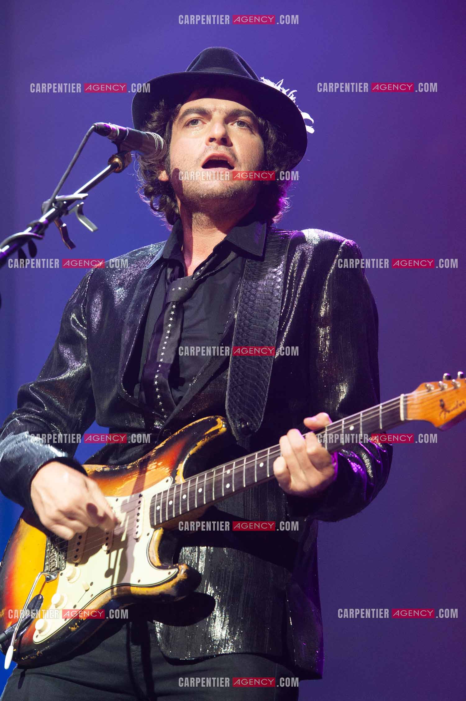 Concert au Zénith de Paris donné pour la journée internationale de la paix. Le chanteur Matthieu Chedid, dit “ M “.  ( Exclusif )