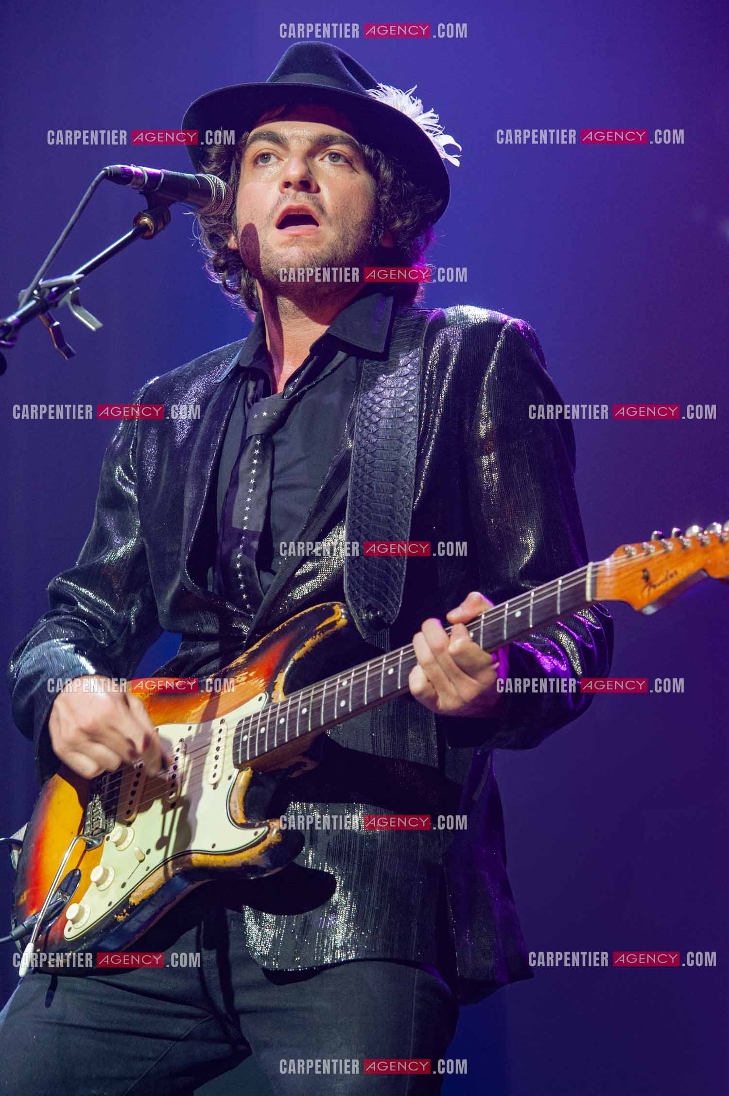 Concert au Zénith de Paris donné pour la journée internationale de la paix. Le chanteur Matthieu Chedid, dit “ M “.  ( Exclusif )