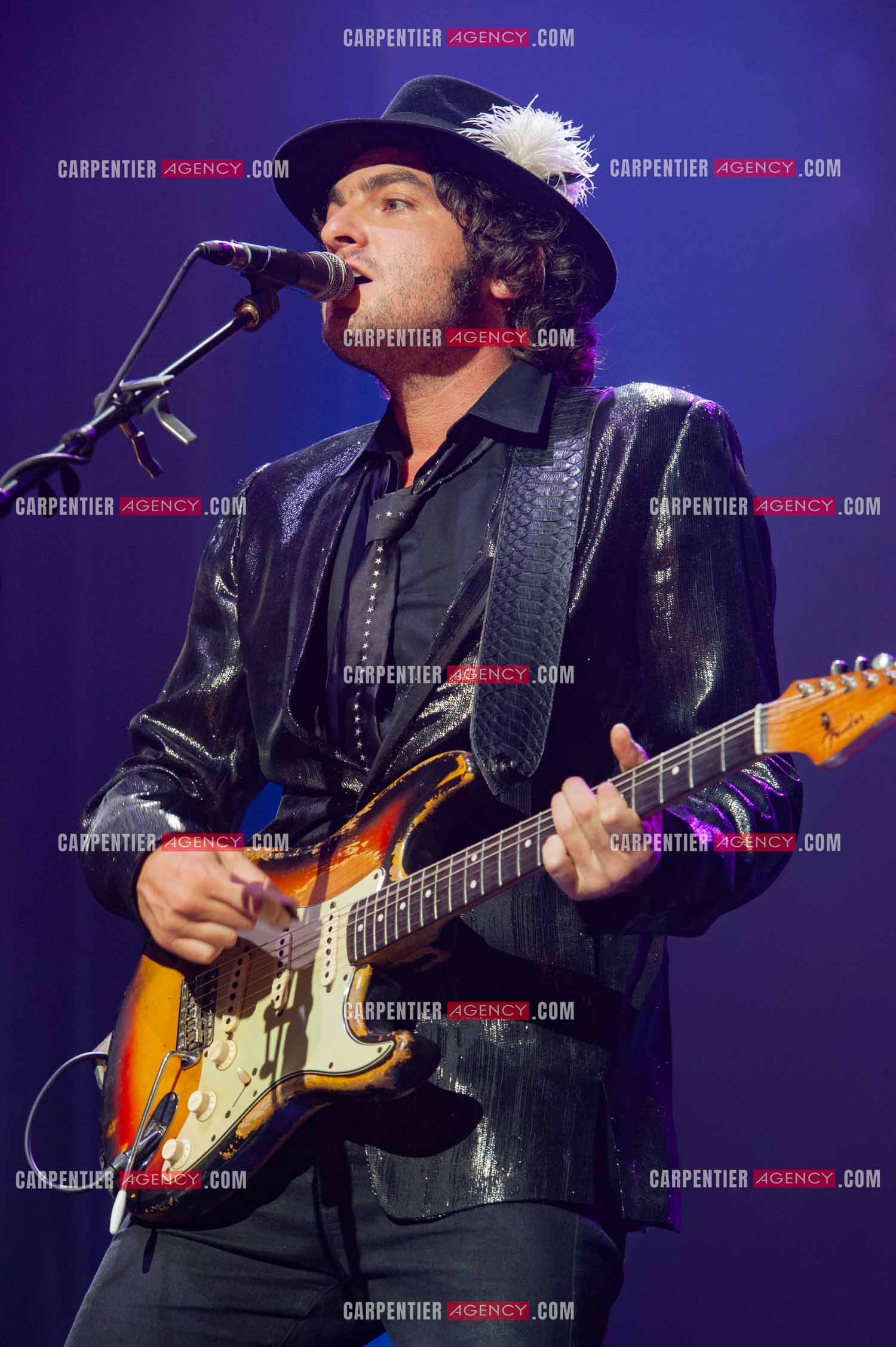 Concert au Zénith de Paris donné pour la journée internationale de la paix. Le chanteur Matthieu Chedid, dit “ M “.  ( Exclusif )