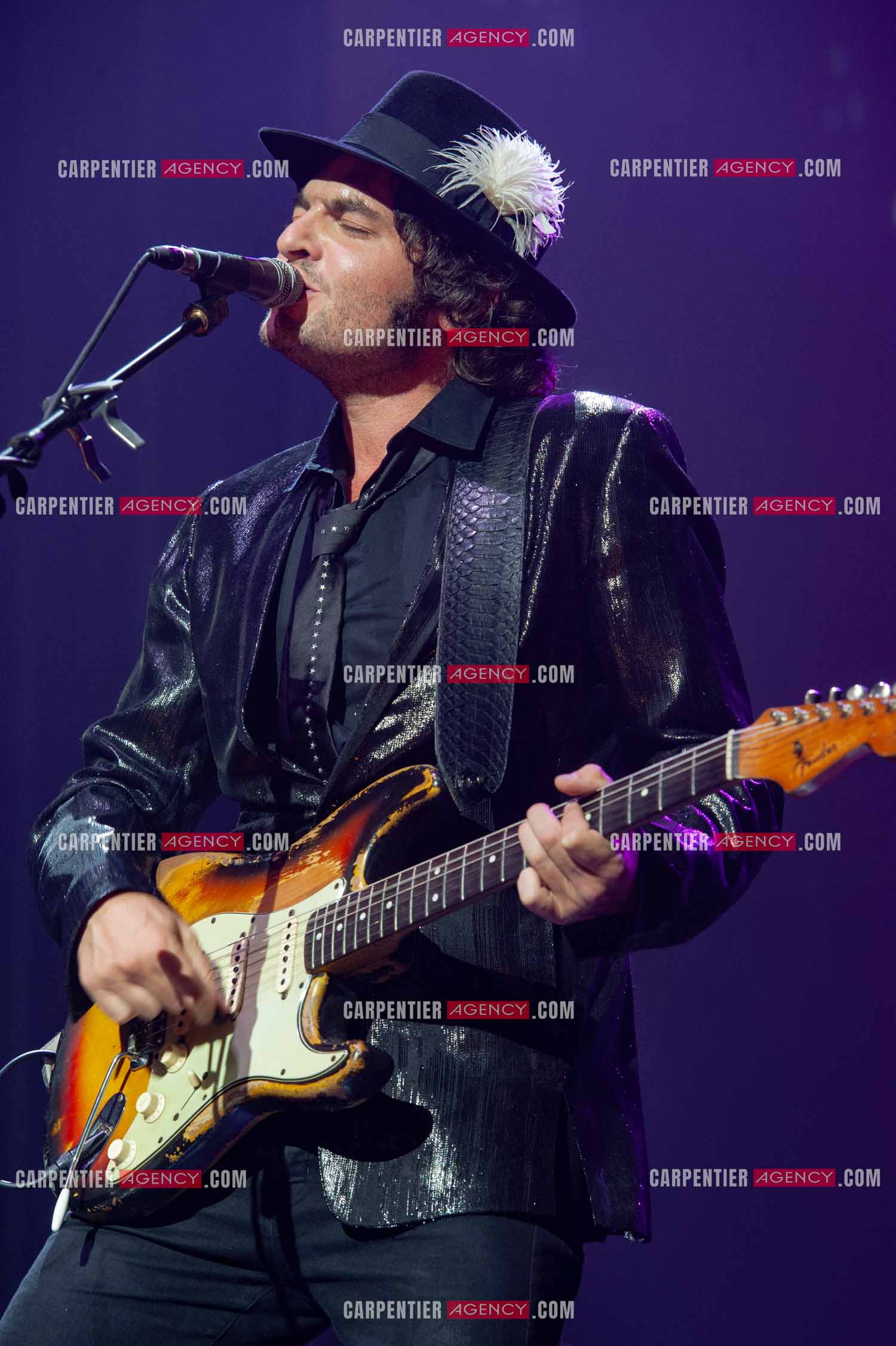 Concert au Zénith de Paris donné pour la journée internationale de la paix. Le chanteur Matthieu Chedid, dit “ M “.  ( Exclusif )