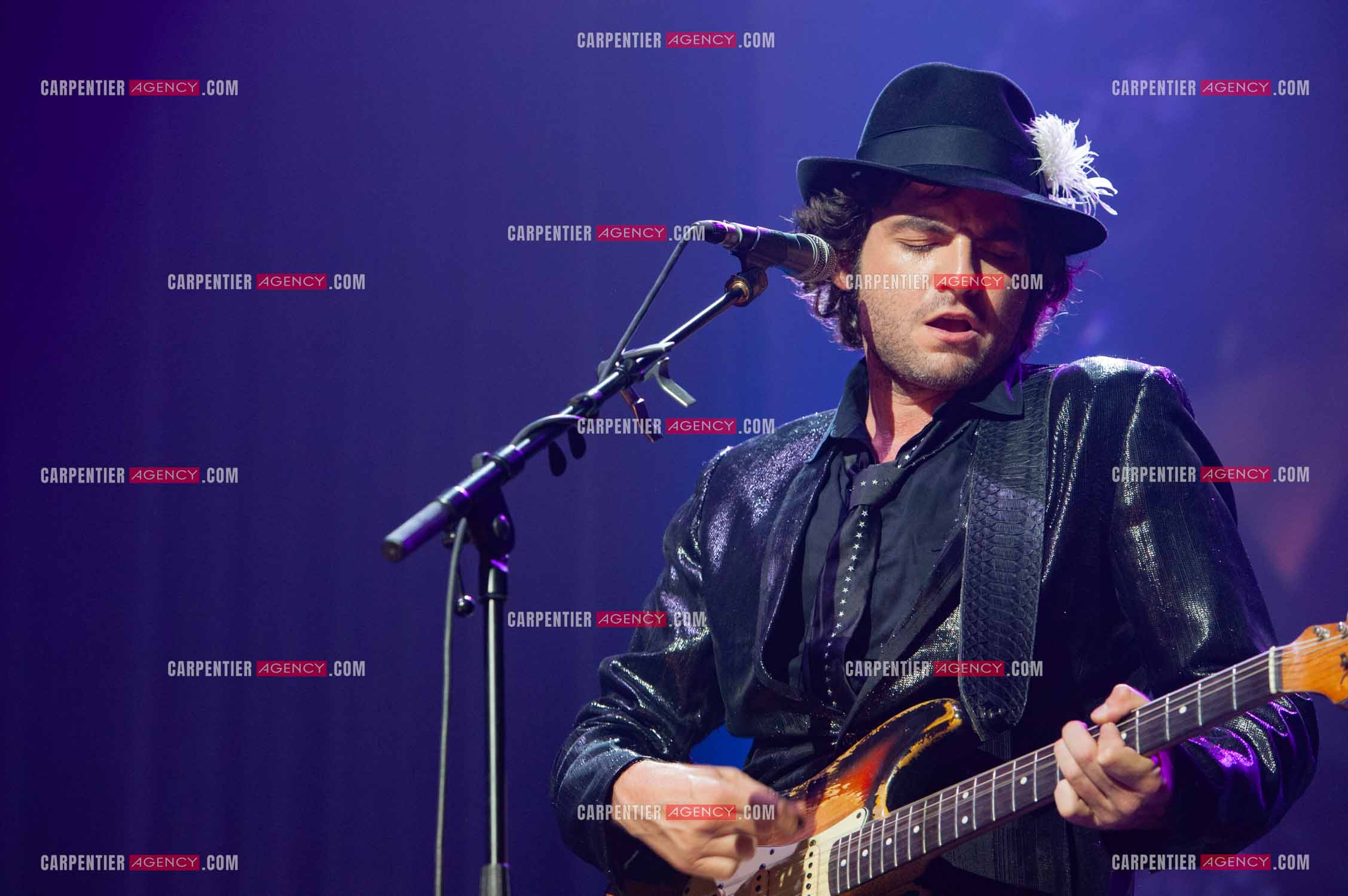 Concert au Zénith de Paris donné pour la journée internationale de la paix. Le chanteur Matthieu Chedid, dit “ M “.  ( Exclusif )