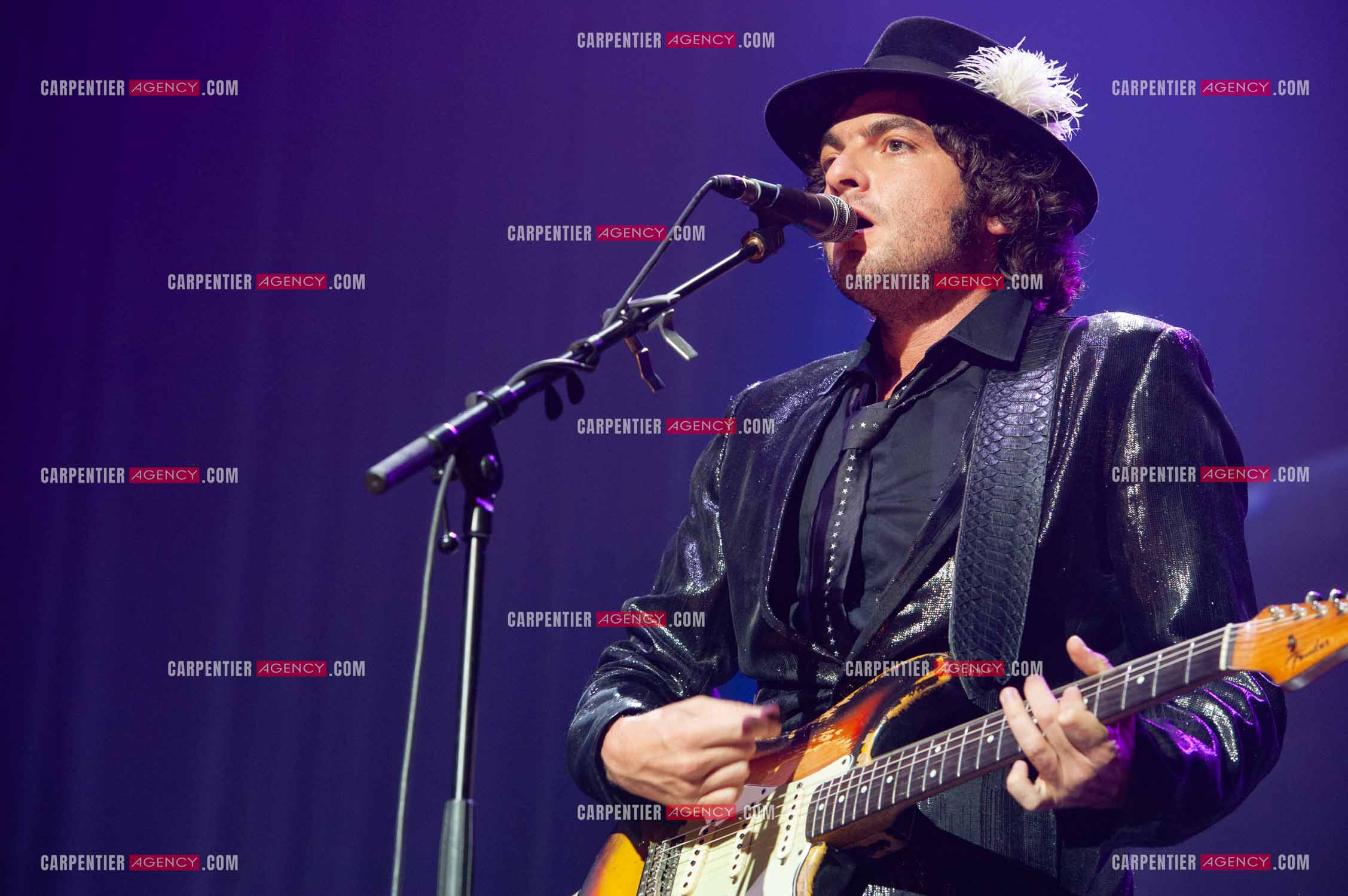 Concert au Zénith de Paris donné pour la journée internationale de la paix. Le chanteur Matthieu Chedid, dit “ M “.  ( Exclusif )