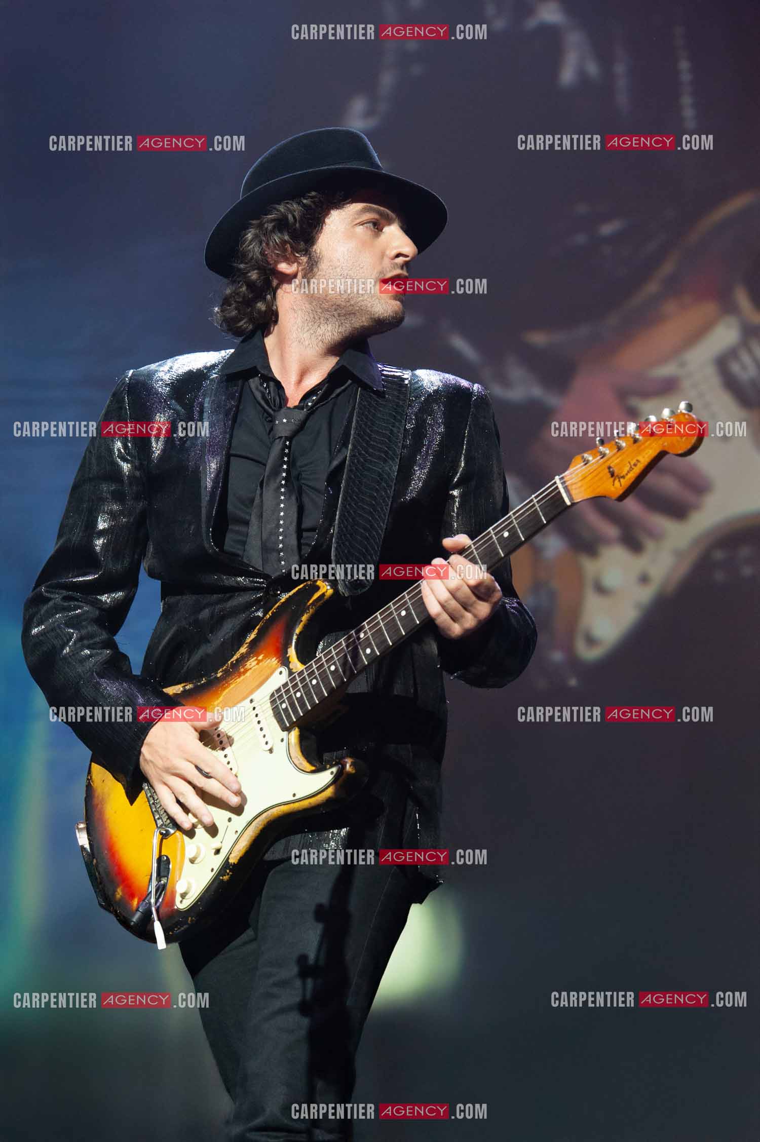 Concert au Zénith de Paris donné pour la journée internationale de la paix. Le chanteur Matthieu Chedid, dit “ M “.  ( Exclusif )