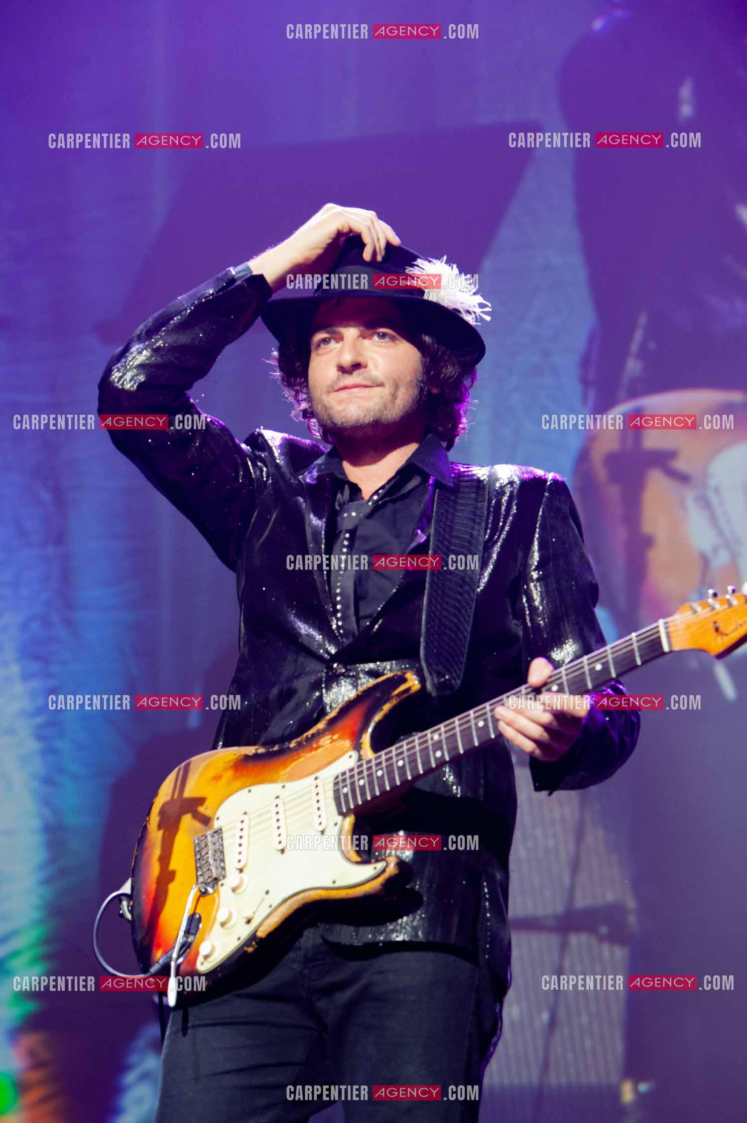 Concert au Zénith de Paris donné pour la journée internationale de la paix. Le chanteur Matthieu Chedid, dit “ M “.  ( Exclusif )