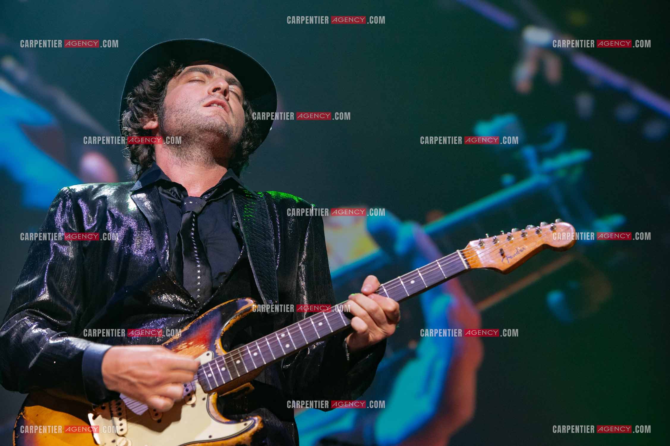 Concert au Zénith de Paris donné pour la journée internationale de la paix. Le chanteur Matthieu Chedid, dit “ M “.  ( Exclusif )