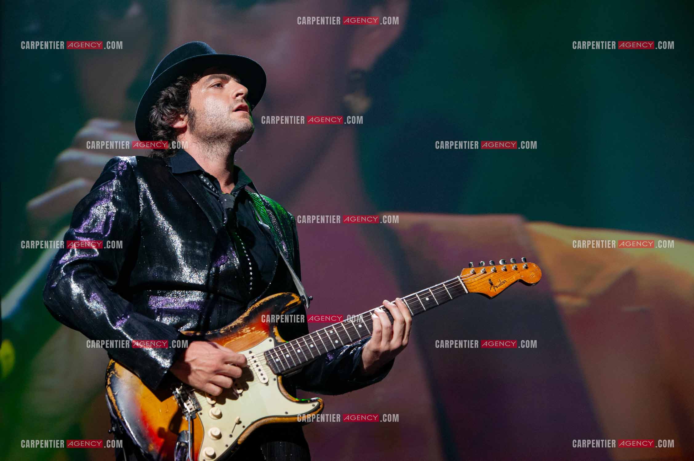Concert au Zénith de Paris donné pour la journée internationale de la paix. Le chanteur Matthieu Chedid, dit “ M “.  ( Exclusif )