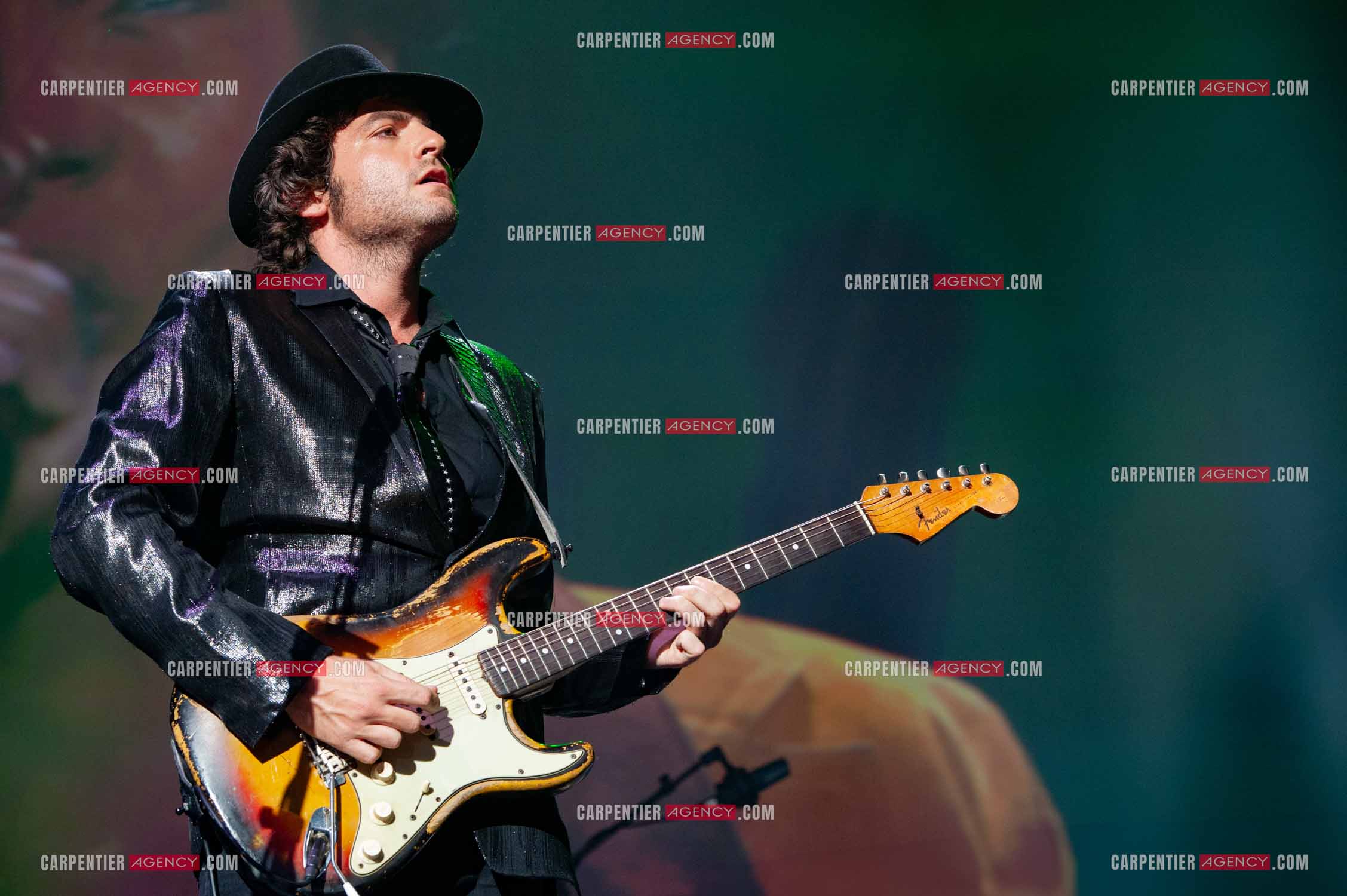 Concert au Zénith de Paris donné pour la journée internationale de la paix. Le chanteur Matthieu Chedid, dit “ M “.  ( Exclusif )