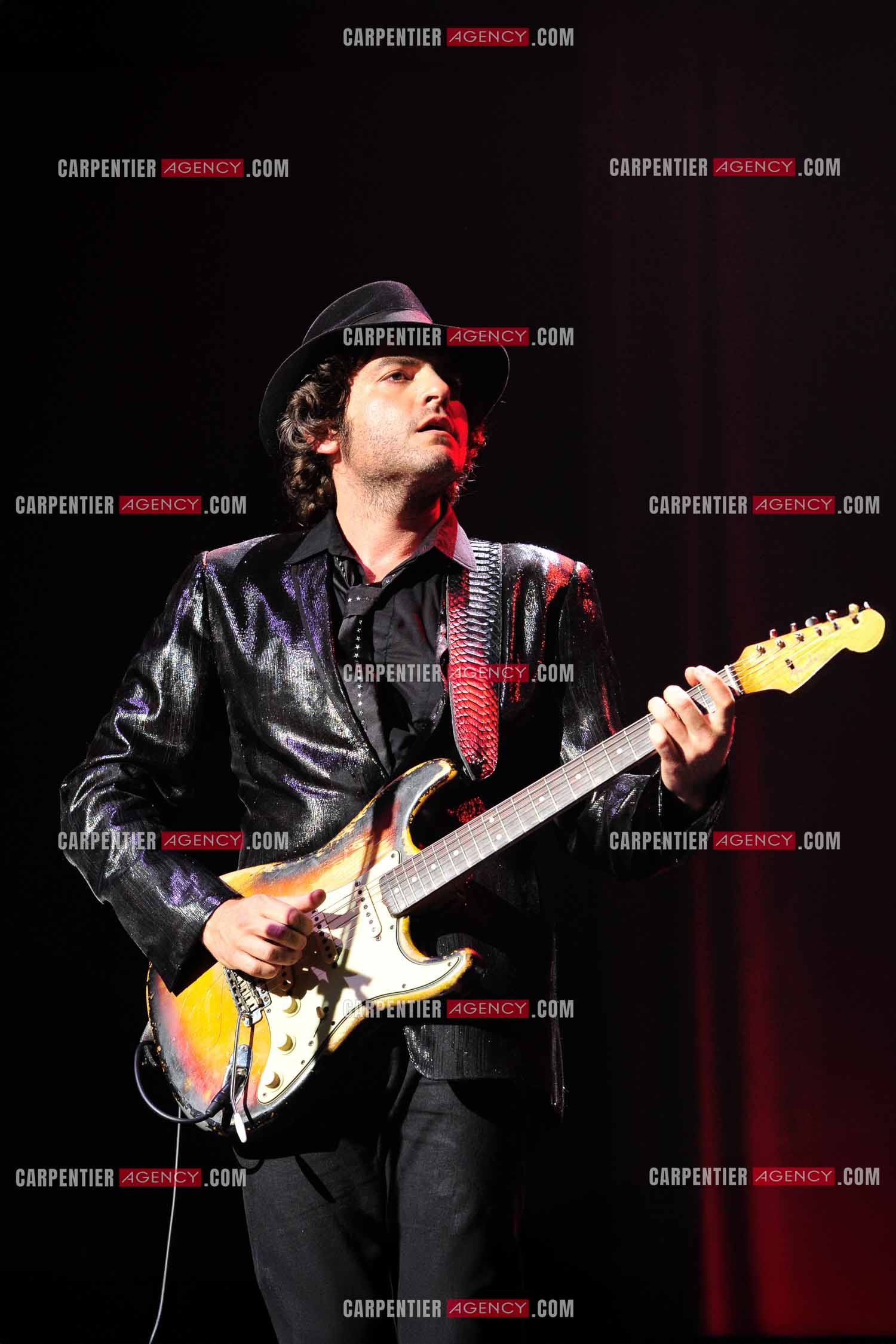 Concert au Zénith de Paris donné pour la journée internationale de la paix. Le chanteur Matthieu Chedid, dit “ M “.  ( Exclusif )