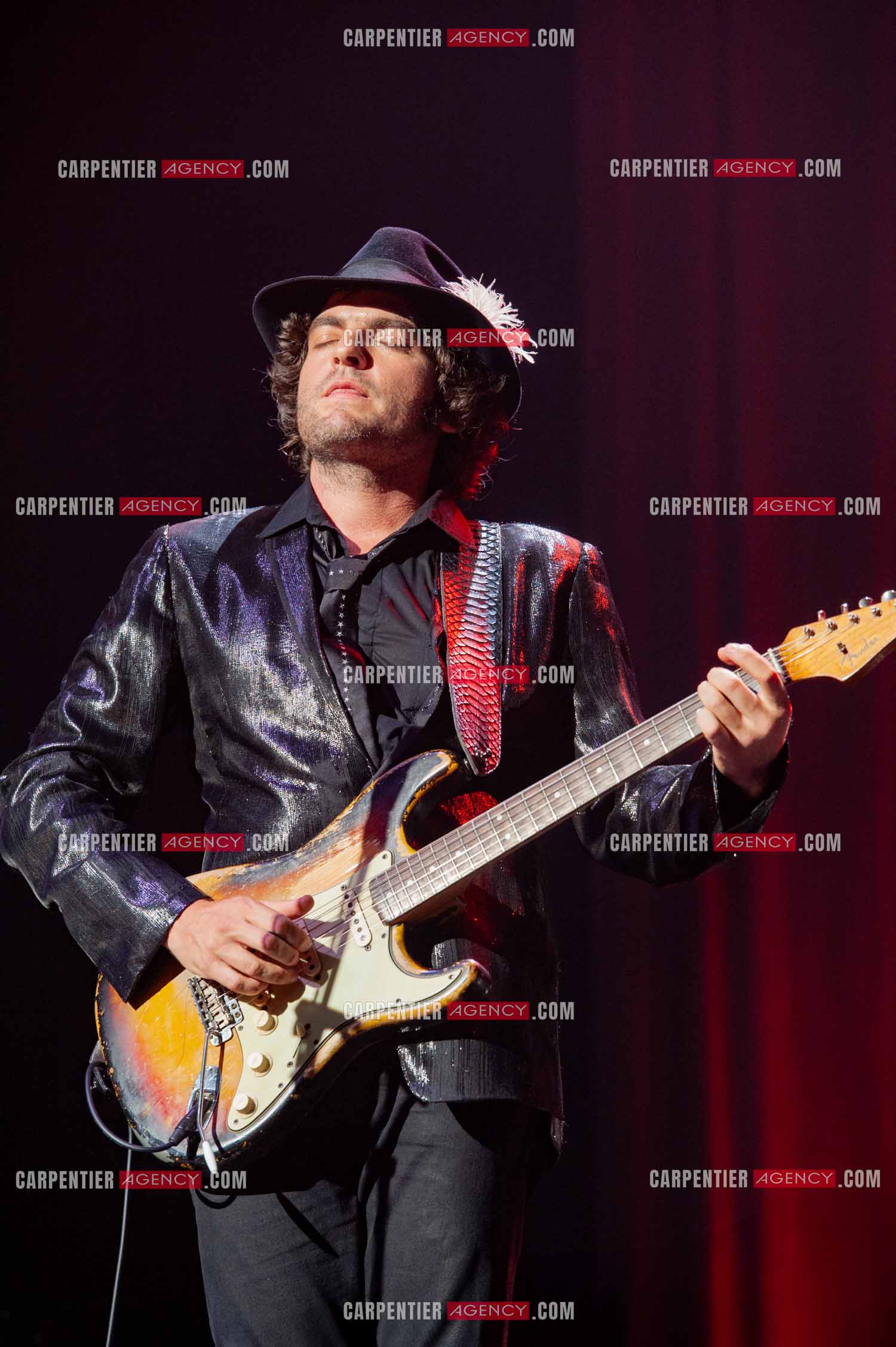 Concert au Zénith de Paris donné pour la journée internationale de la paix. Le chanteur Matthieu Chedid, dit “ M “.  ( Exclusif )