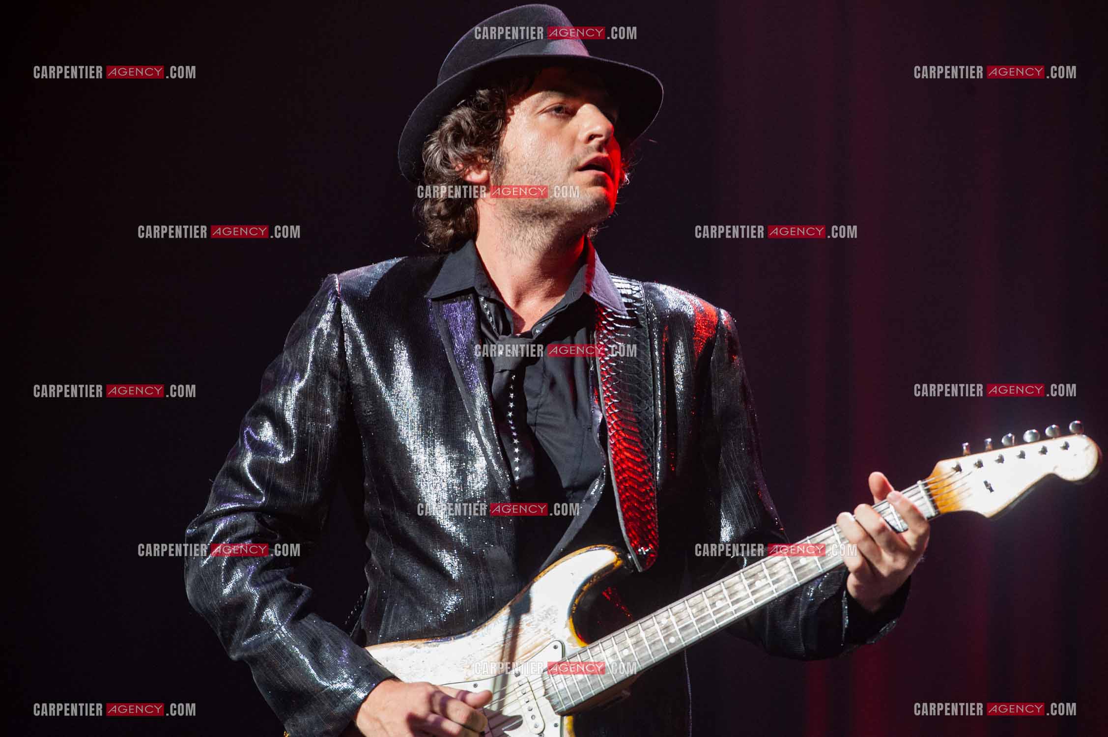 Concert au Zénith de Paris donné pour la journée internationale de la paix. Le chanteur Matthieu Chedid, dit “ M “.  ( Exclusif )