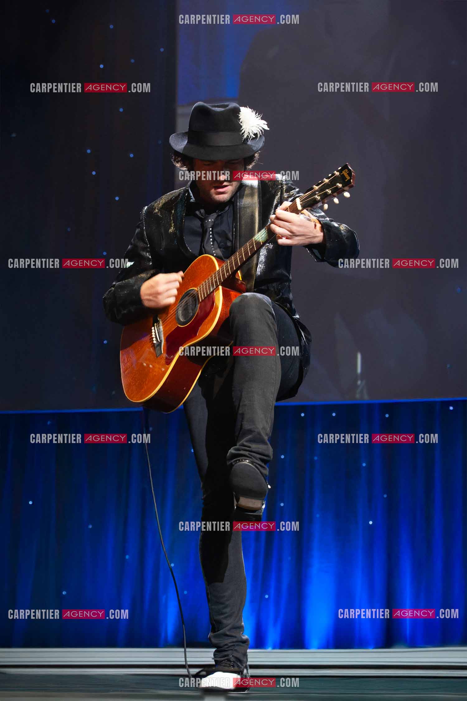 Concert au Zénith de Paris donné pour la journée internationale de la paix. Le chanteur Matthieu Chedid, dit “ M “.  ( Exclusif )