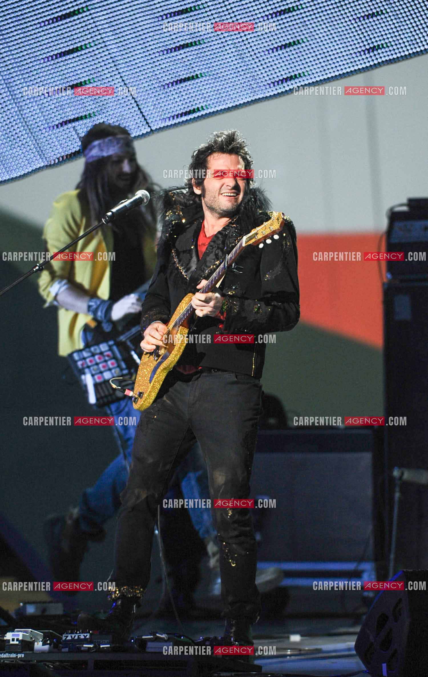 Le chanteur Matthieu Chedid dit M lors des Victoires de la musique en 2013 pour trois nominations. Artiste interprète masculin de l'année, album de chansons de l'année et vidéo-clip de l'année